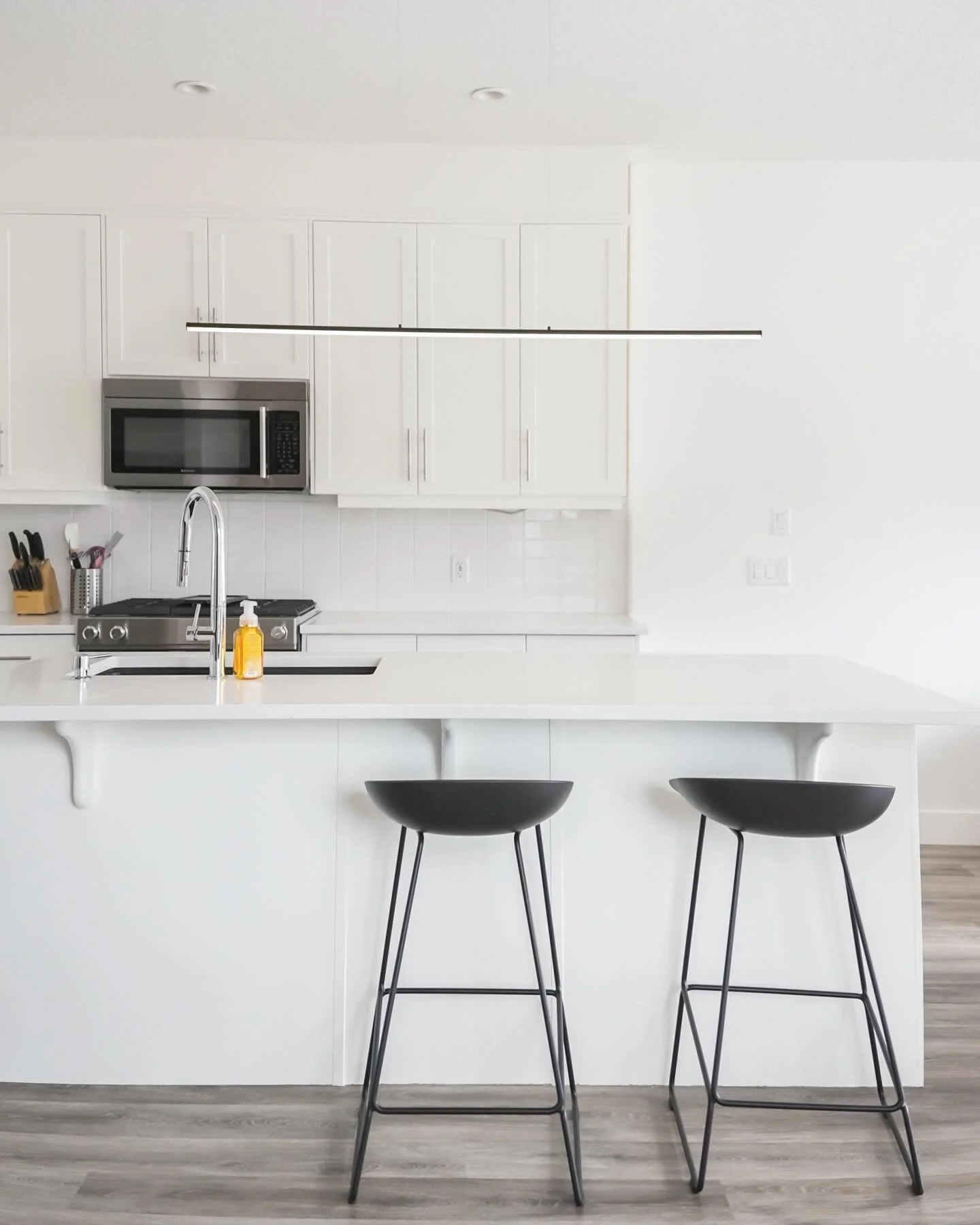 Building things is fun, but revisiting the space when everyone&rsquo;s moved back in brings us the ultimate joy. The bold colours in the furniture and art accent this space beautifully. Icing on the cake!