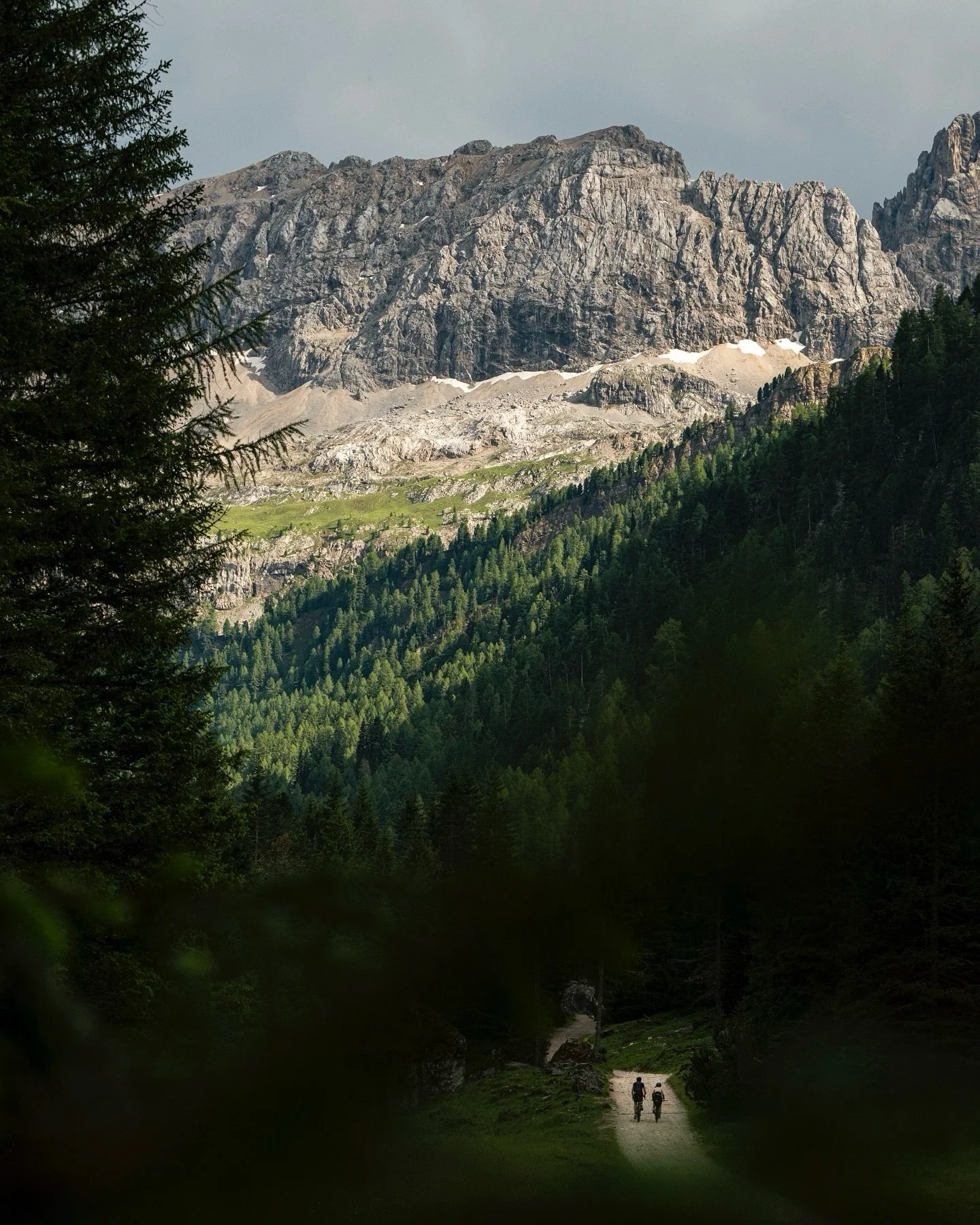 Just two dots among the giants.

&ldquo;Places like this aren&rsquo;t real&rdquo; - 3 days of gravel biking in Val Di Fassa. Find the full story and pictures inside the latest  @alventomagazine, number 40. Online and in all good bookstores.

Top mode