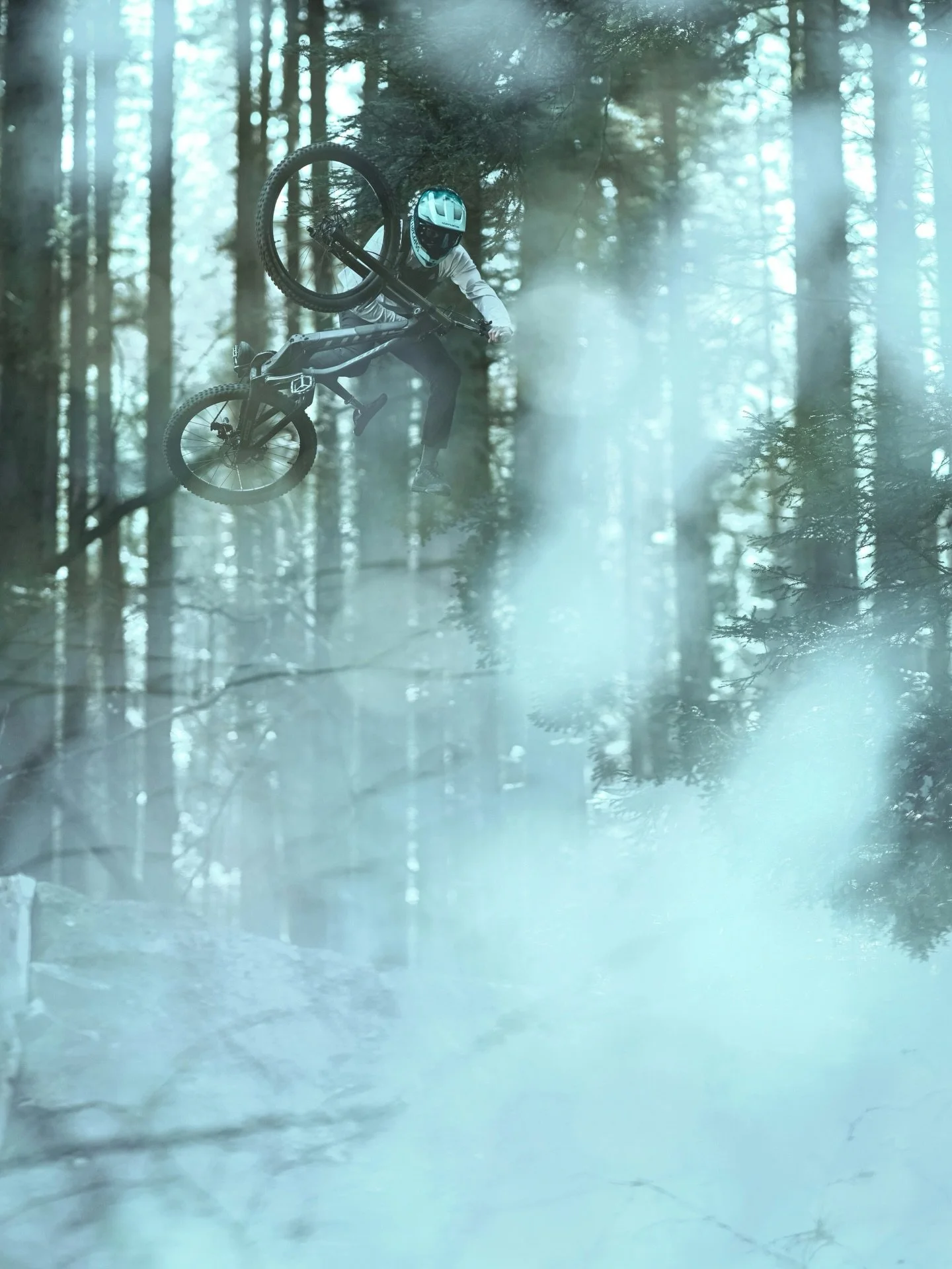 Mystic frozen forest.

Shooting for the new @bluegrass_eagle Frozen Mist collection, featuring the boss @vinny_t_ 

📸 All effects created in camera: American night + double exposure.

#freeridemtb #mtb #pinkbike #downhillmtb #sportsphotography