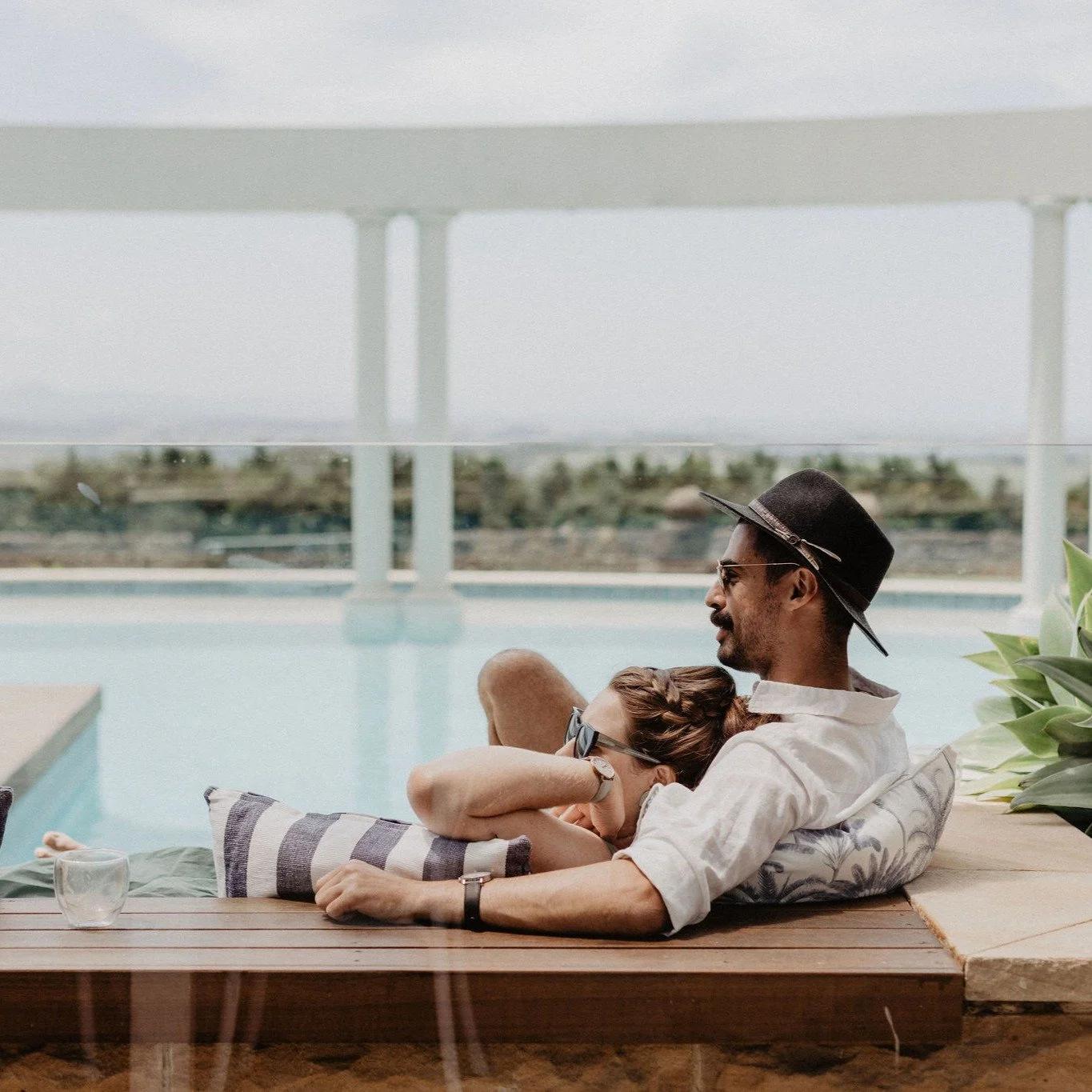 🎄 Your Christmas escape, sorted.

Gather your favourite people and celebrate the season surrounded by rolling hills, ocean views, and all the space you need to truly unwind.

Our last available dates for 2025 are DEC 24 - 29.

Sleeps up to 12 | 2 fu