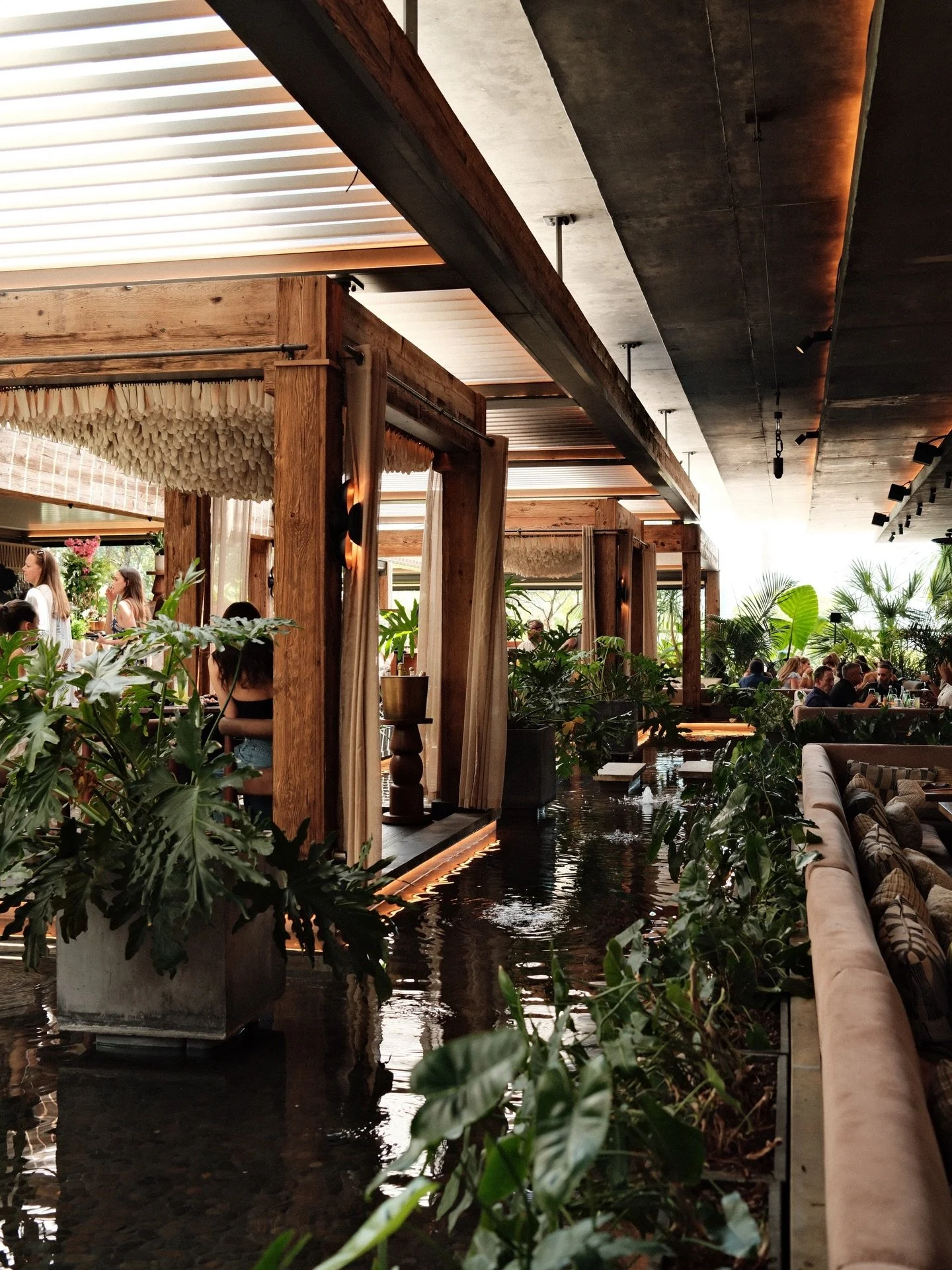 Brunch at MILA is where Sundays unfold over endless sips, sushi selections, brunch classics, and a final sweet note. Reserve your experience via link bio.🌞