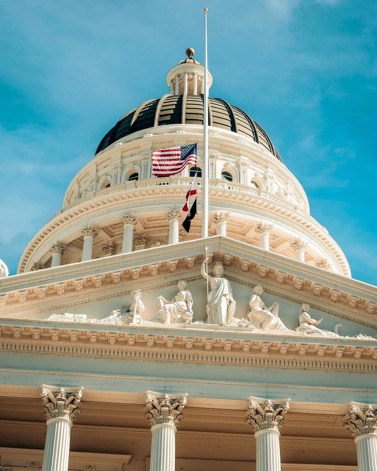 Some more Sacramento pics (Check out my previous post)the that I was debating on posting, but I gotta say these came out not to bad, it was fun walking ten miles from my hotel to visit the capitol and check out the museums and take in the city after 