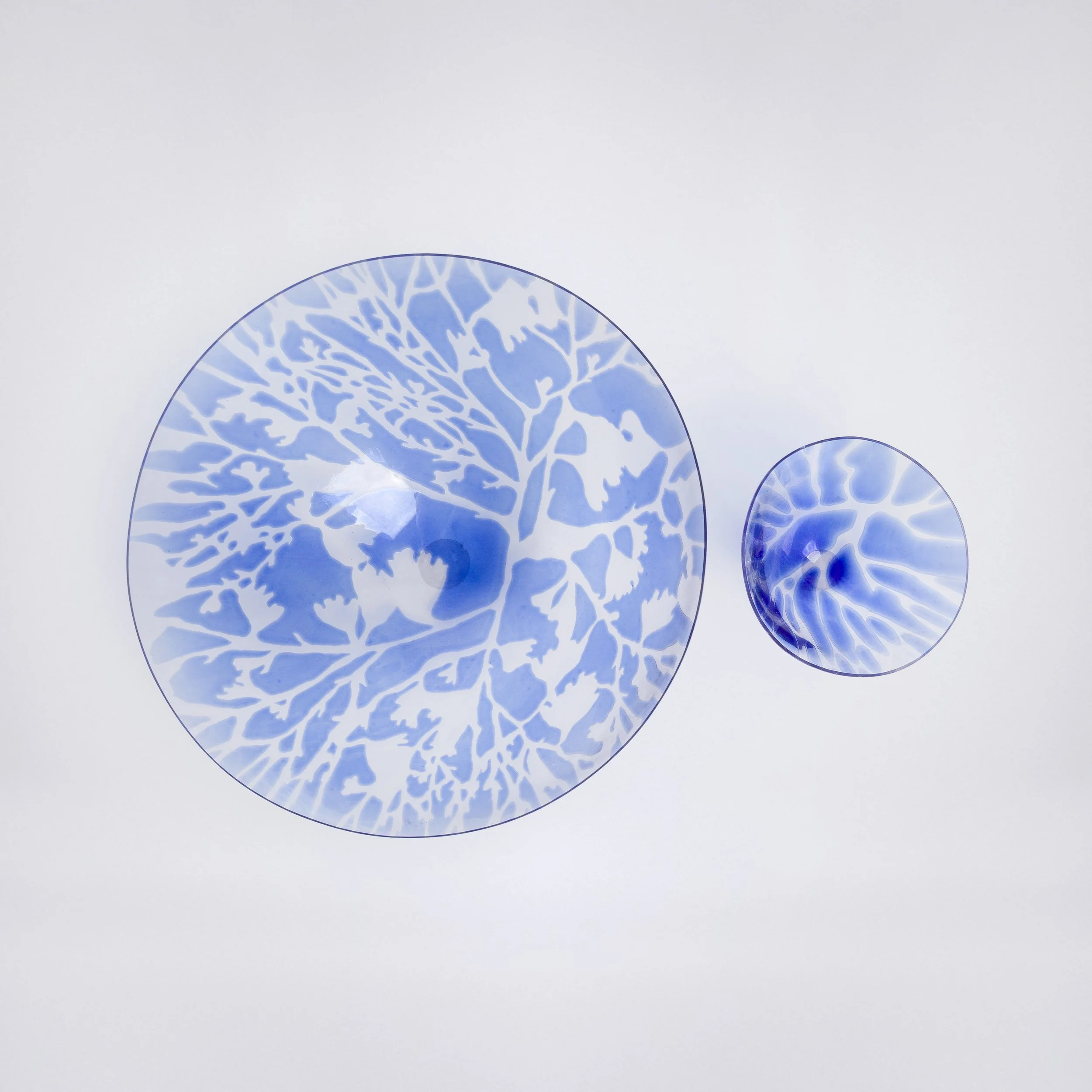 ....Verity Pulford – Gravity Formed Bowl Set..Verity Pulford – Set o Fowliau a Ffurfiwyd trwy Ddisgyrchiant....