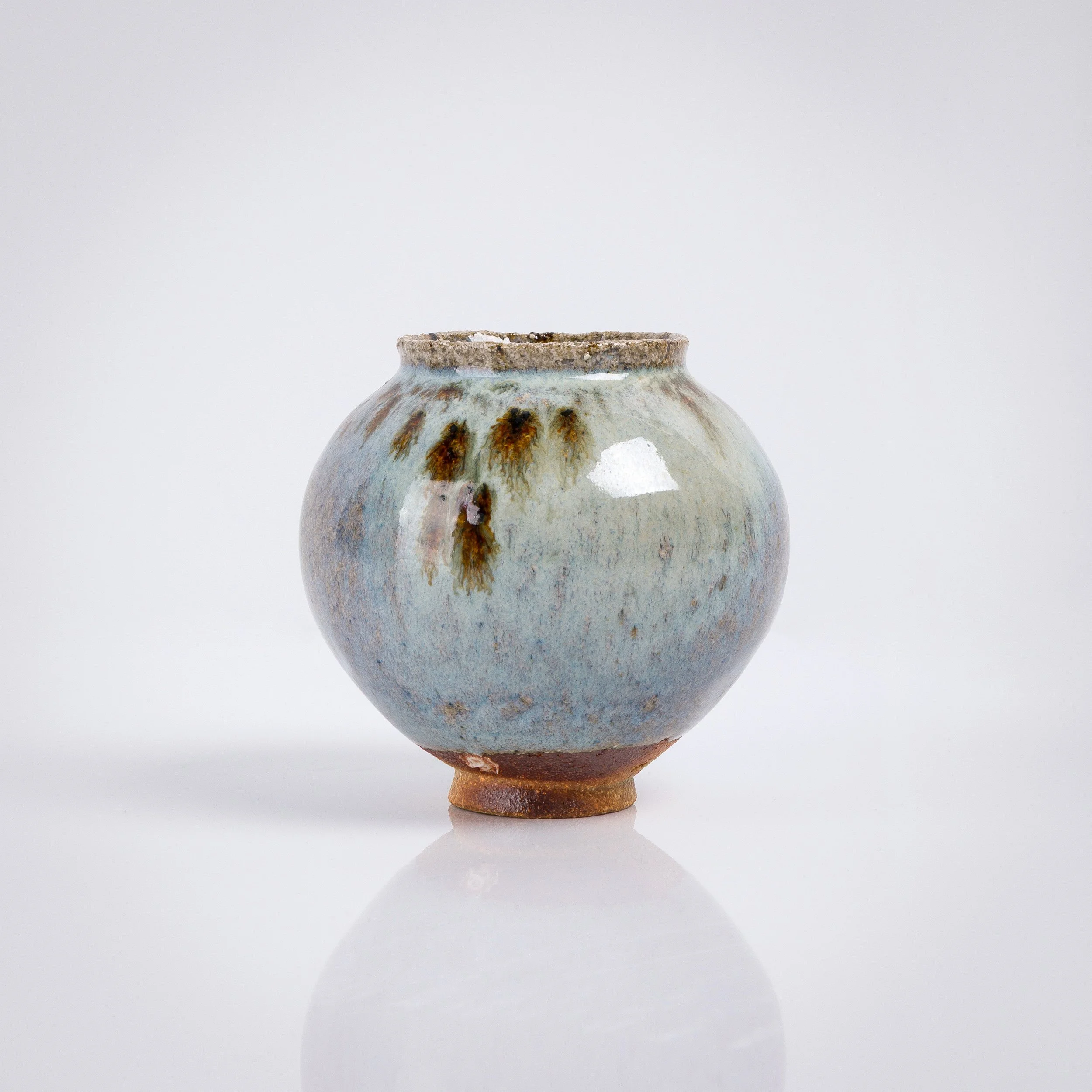 ....Adam Buick – Mini Moon Jar..Adam Buick – Jar Lleuad Mini....