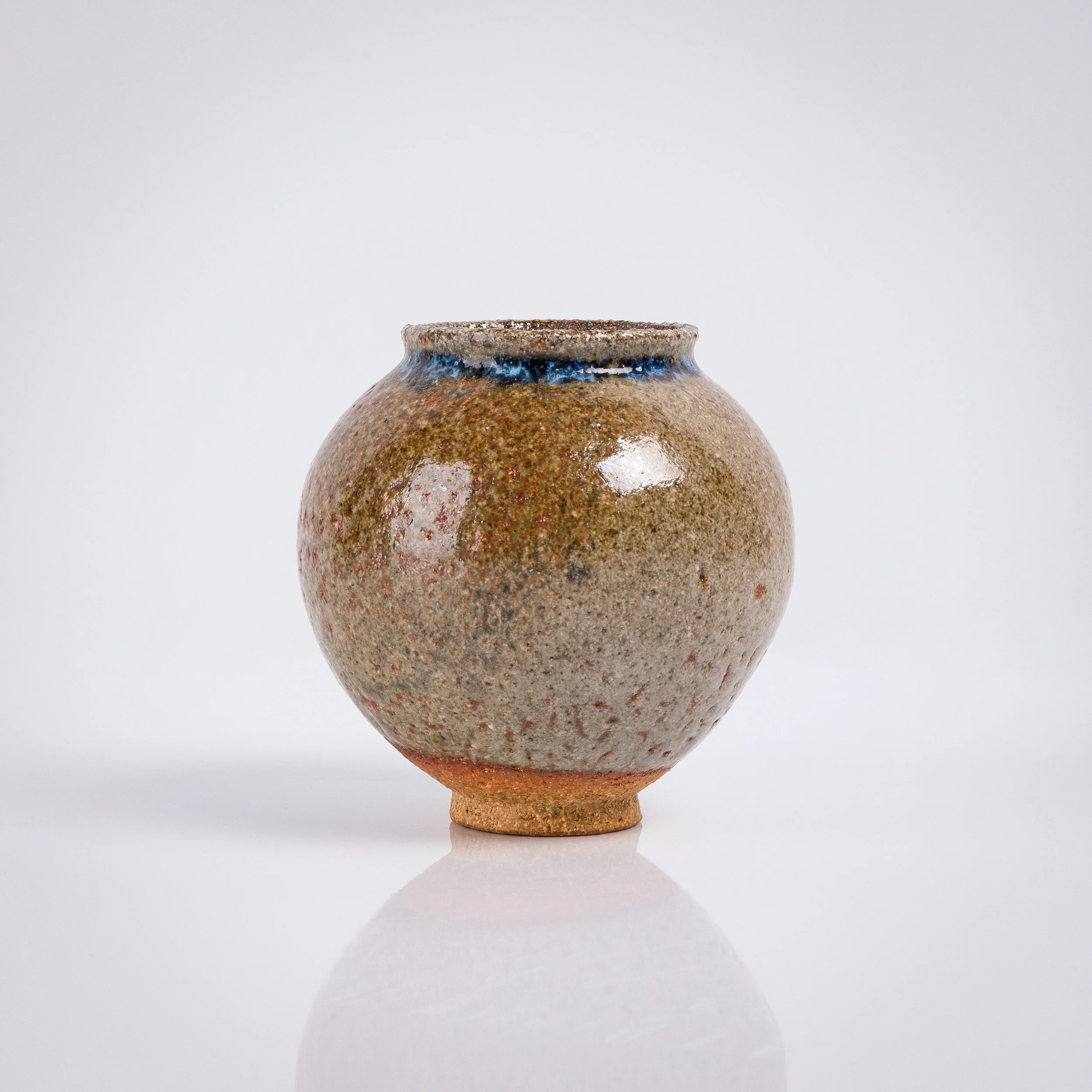 ....Adam Buick – Mini Moon Jar..Adam Buick – Jar Lleuad Mini....