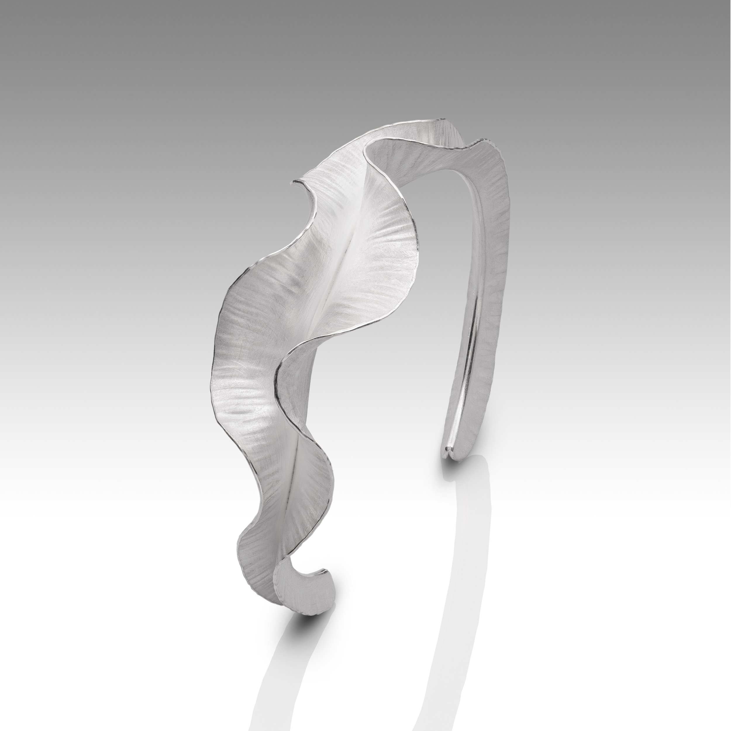 ....Rauni Higson – Sweet Pea Open Bangle..Rauni Higson – Breichled Pys Melys Agored....