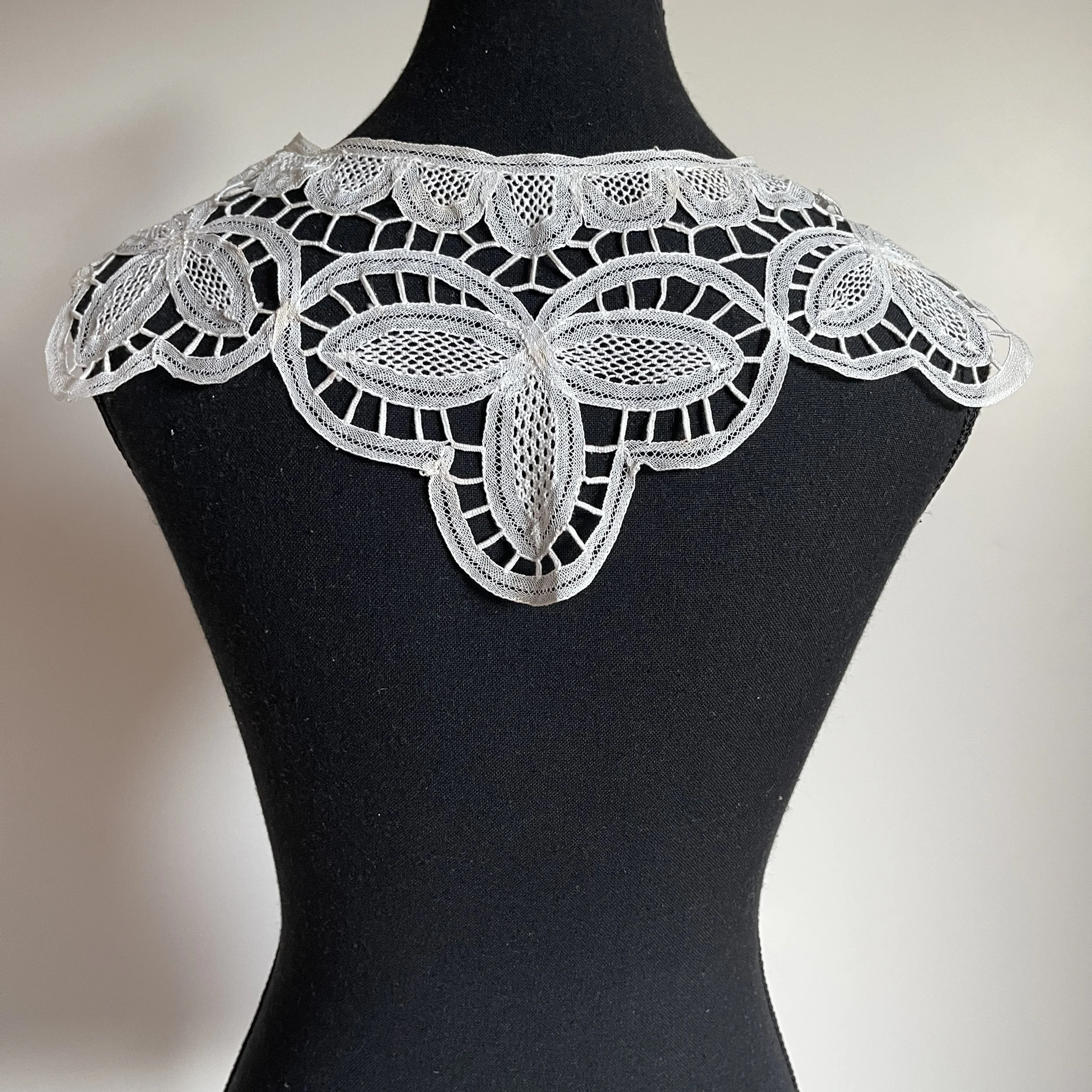 Hals & Kragen Badile