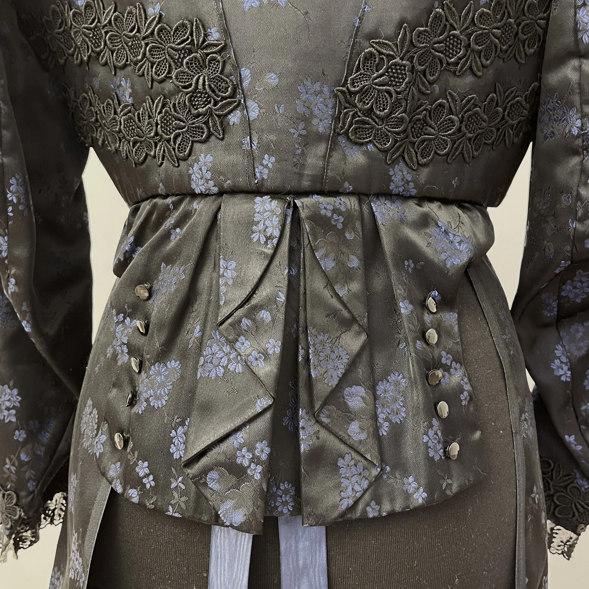 Jacke und Schürze Berta