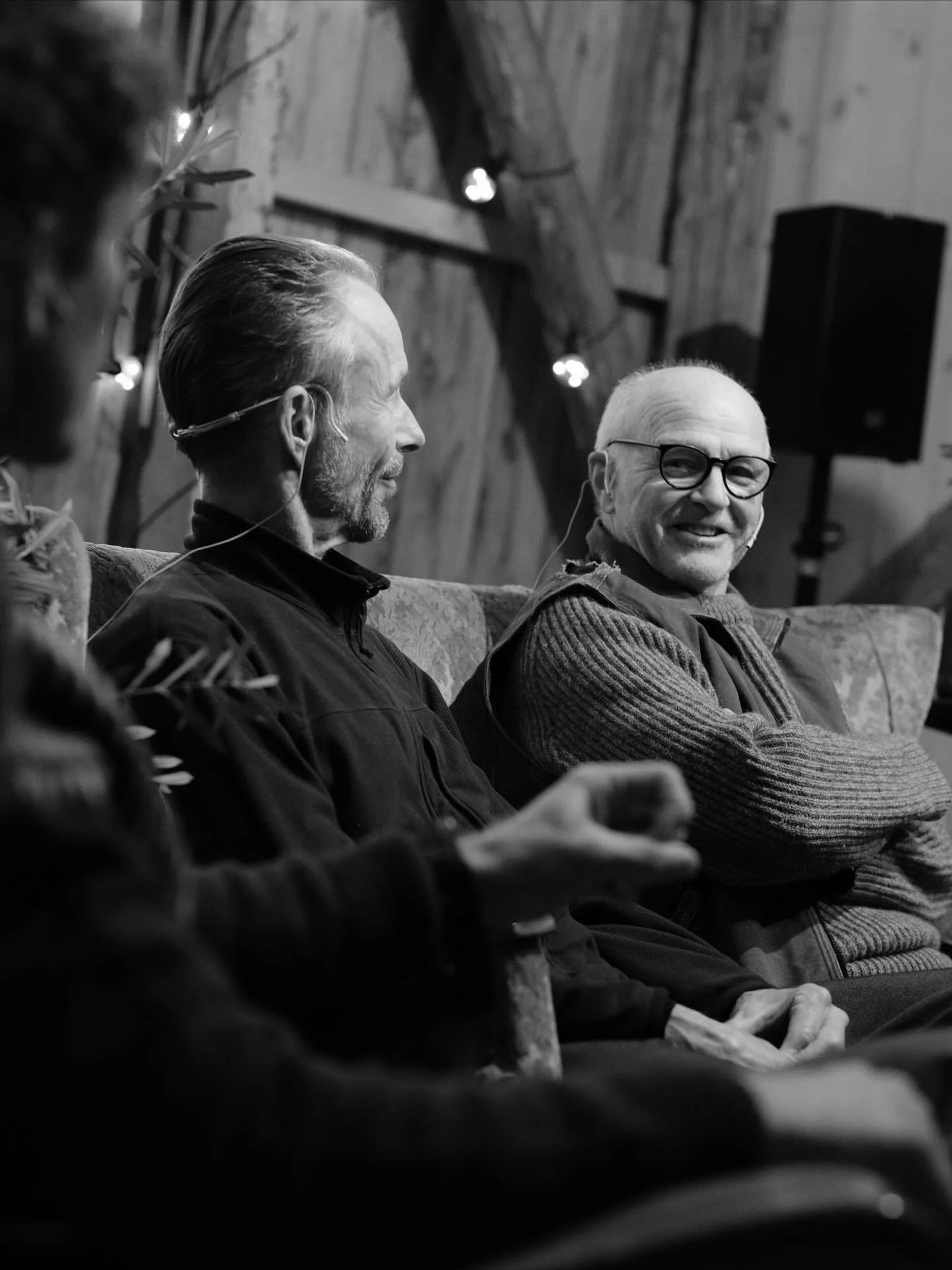 Vi håpte det skulle bli en kveld der vi satt fremst på stolen og lytta til eventyrlige stemmer, der klatrerne dro oss med inn og opp i veggen, levende forklarte om klatretekniske detaljer og åpna opp om klatringens vesen, om liv og