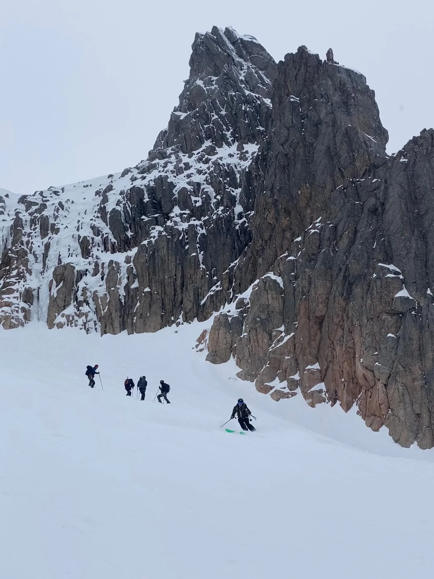Årets nyhet og inspirasjon fra Alpene;
💫PRE-SEASON-CAMP💫
Desember og januar er den perfekte tida for å kvesse kunnskap og ferdigheter før ny skisesong. Legg det gode grunnlaget for vinteren med ei helg fylt med innspirerende in