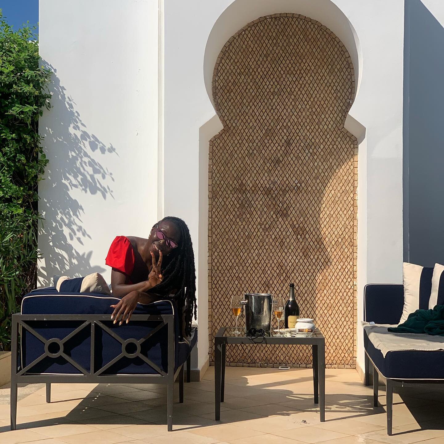 I&rsquo;m good at vacations and I think it is because it is in my nature to ask questions. Want to guess which questions I asked @banyantreetamoudabay? Check out my travel tips story highlight! You can ask some of the questions listed on there. 
*
*
