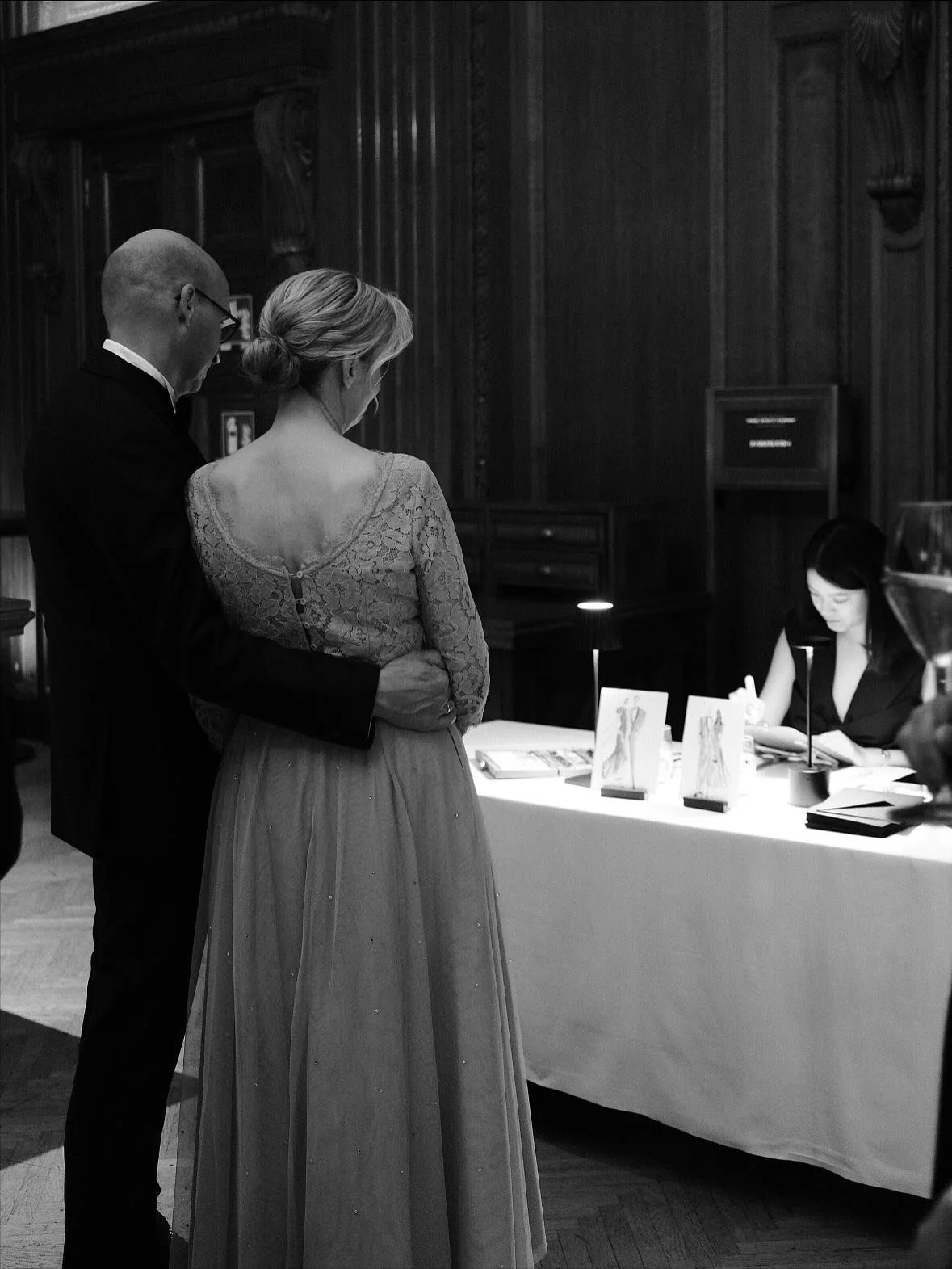 V&amp;K | A beautiful black tie wedding in the heart of Vienna @parkhyattvienna 🤎

@ver.filmt @ivoryrose.photography 

#liveillustration