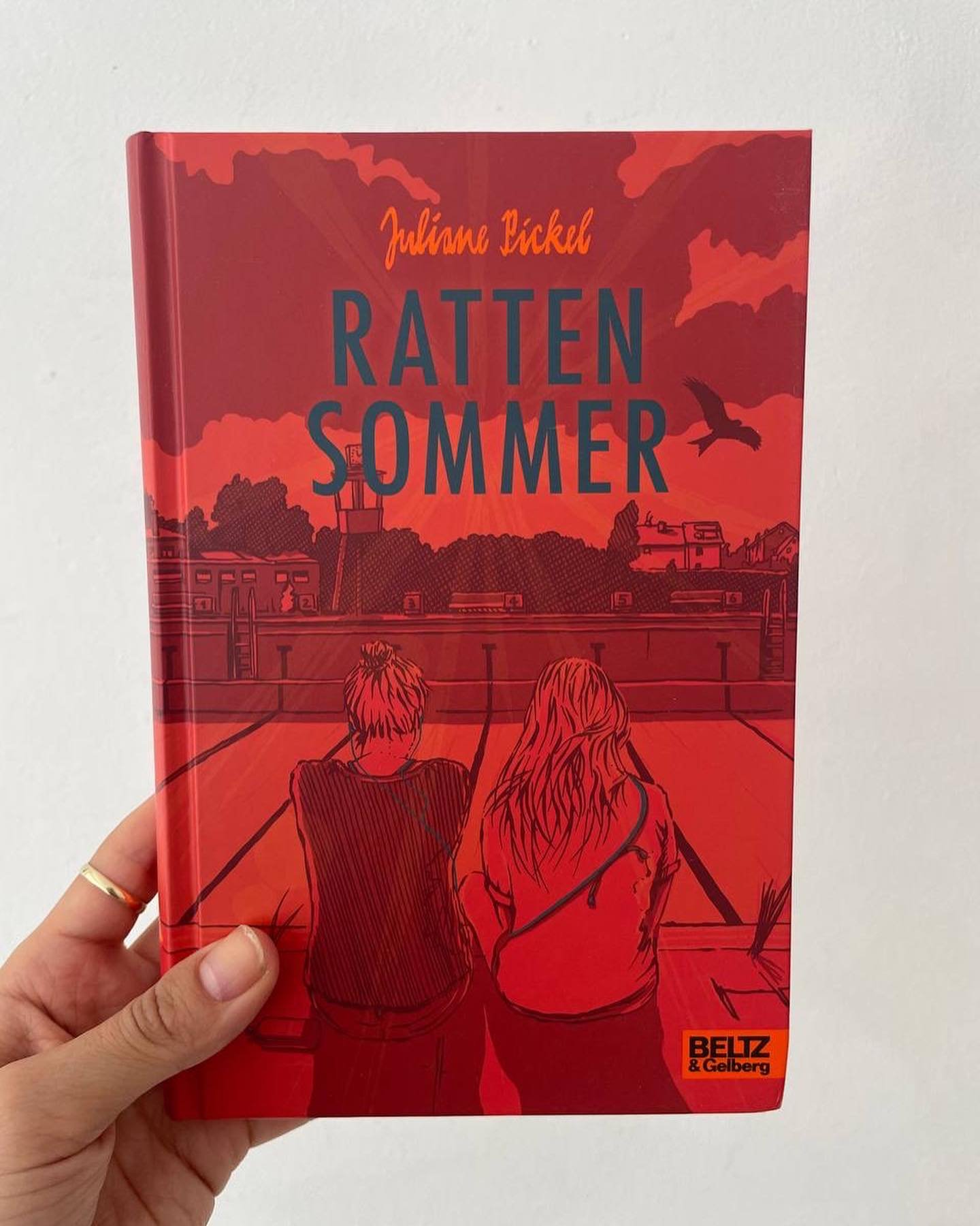 Aktuelle Favoriten in der Kategorie Jugendbuch: 

📚&ldquo;Rattensommer&ldquo; von @juliane_pickel erschienen @beltzundgelberg 

📚&ldquo;Ruhm und Verbrechen des Hoodie Rosen&ldquo; von Isaac Blum @isaacblum_ erschienen @beltzundgelberg 

📚 &bdquo;D