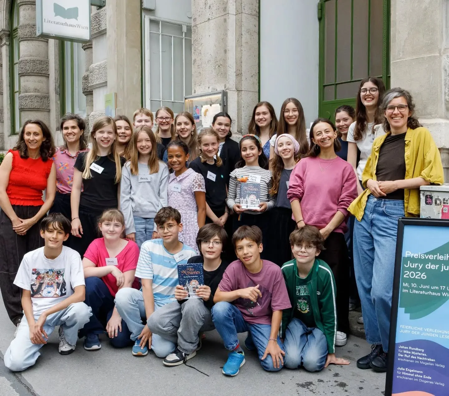 SAVE THE DATE 💫 

Am Mittwoch, den 23.9. geht unser Lesejahr wieder los! 

Bist du ein B&uuml;cherwurm und hast Lust mit andern Kindern und Jugendlichen neue B&uuml;cher zu lesen und gemeinsam dar&uuml;ber zu sprechen? 

Dann komm zum Schnuppertreff