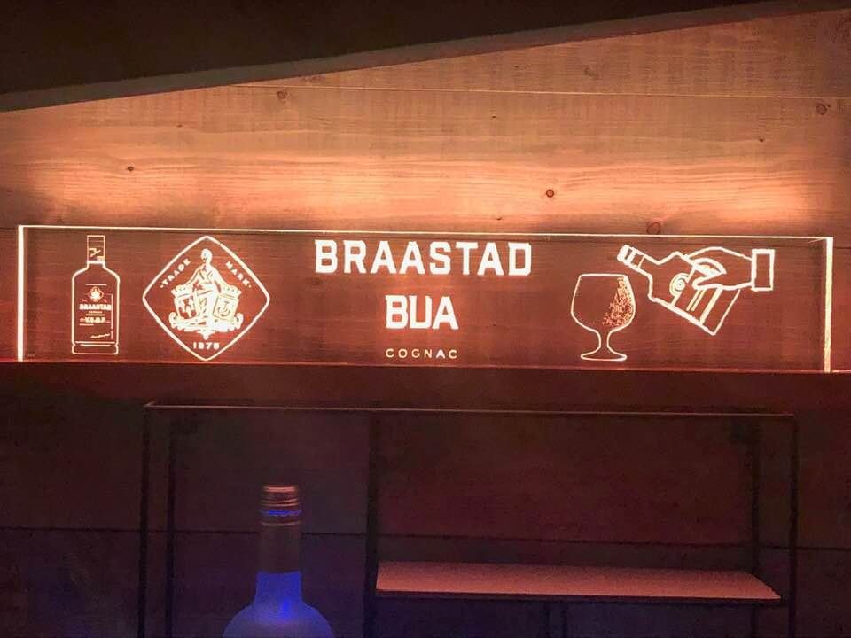 Akryl skilt med belysning