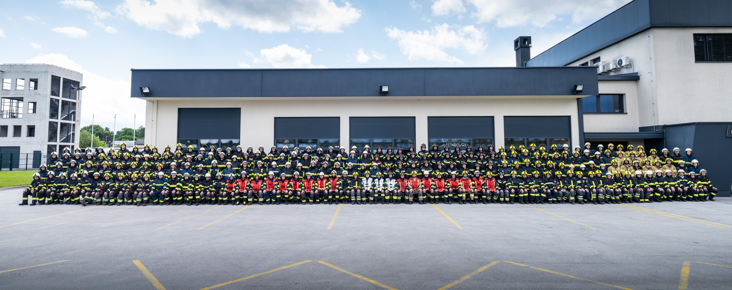 Gasilska Zveza Grosuplje skupinska fotografija 2025 Web res-1.jpg