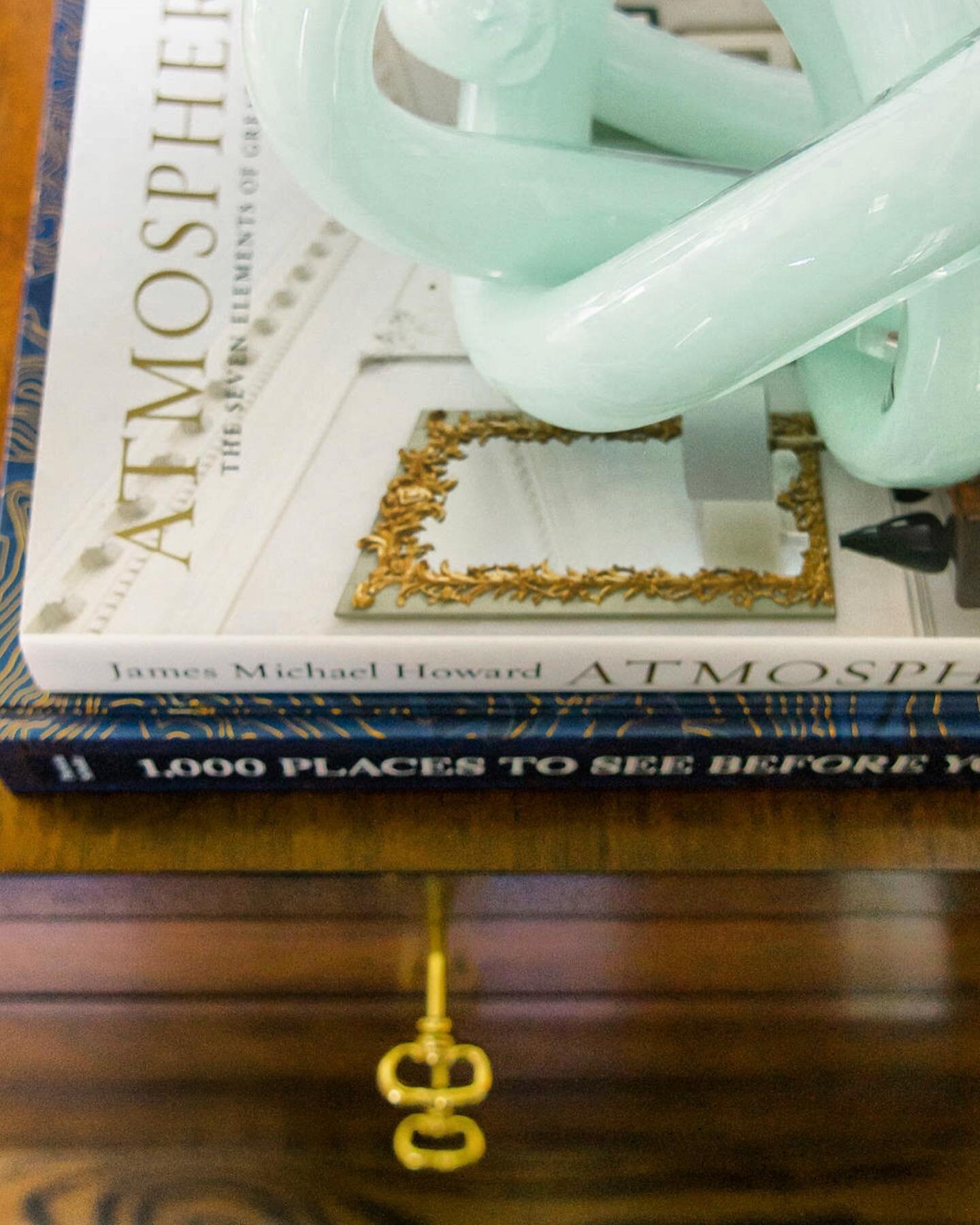 The key to getting through Monday is knowing you get to start the week like a badass! And that it&rsquo;s also okay to be tired 🥱 #keys #modernhistory #foyer #chest #cutieman #glassknots #books @lizgroganphotography