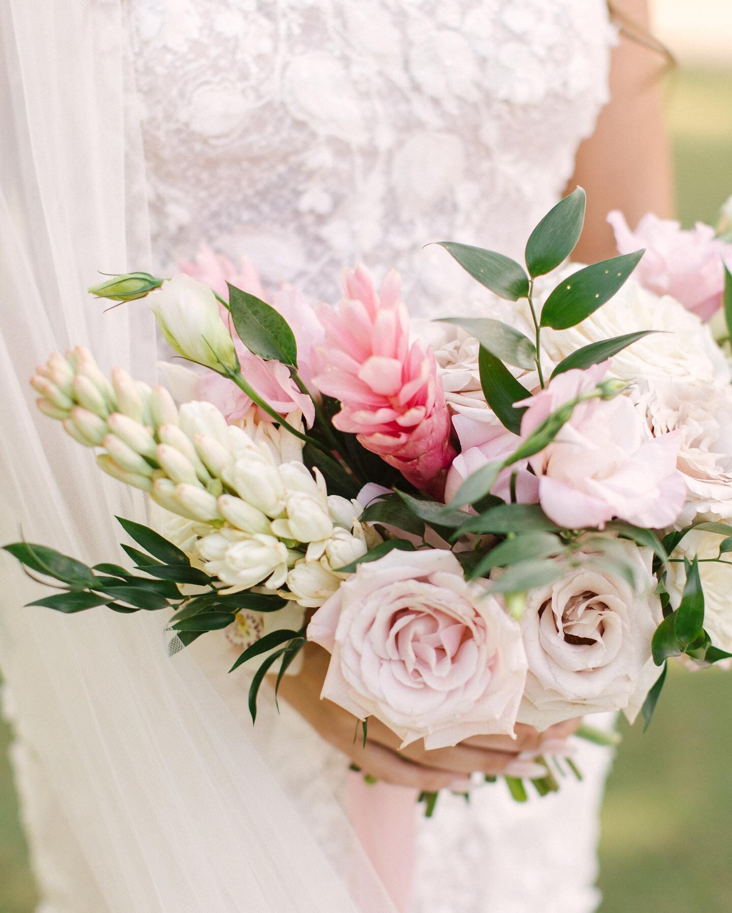 The prettiest blush and gold details  for Lauren + Brett's North Shore wedding! 

Planning/coordination: @forthegoodevents
Officiant: @kahukekoa
Photo/Video: @ariastudios
DJ: @hawaiieventsunlimited
Rentals: @alohaartisans
Venue: @turtlebayresort
Flor