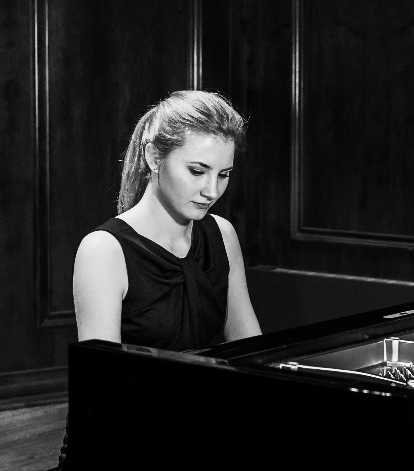 De Groot Headshot.jpeg