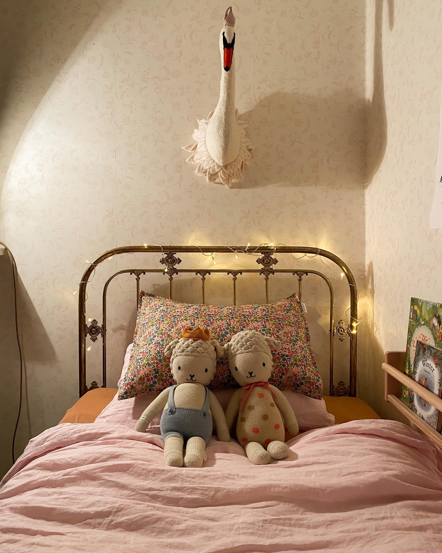 Happy Friday! We&rsquo;ve had another switcheroo of bedrooms and not sure how long the arrangement will last! But I&rsquo;ve my work cut out for me on Saturday to get the spaces switched around again 🙃 &Uacute;na now wants to share a room with Nora 