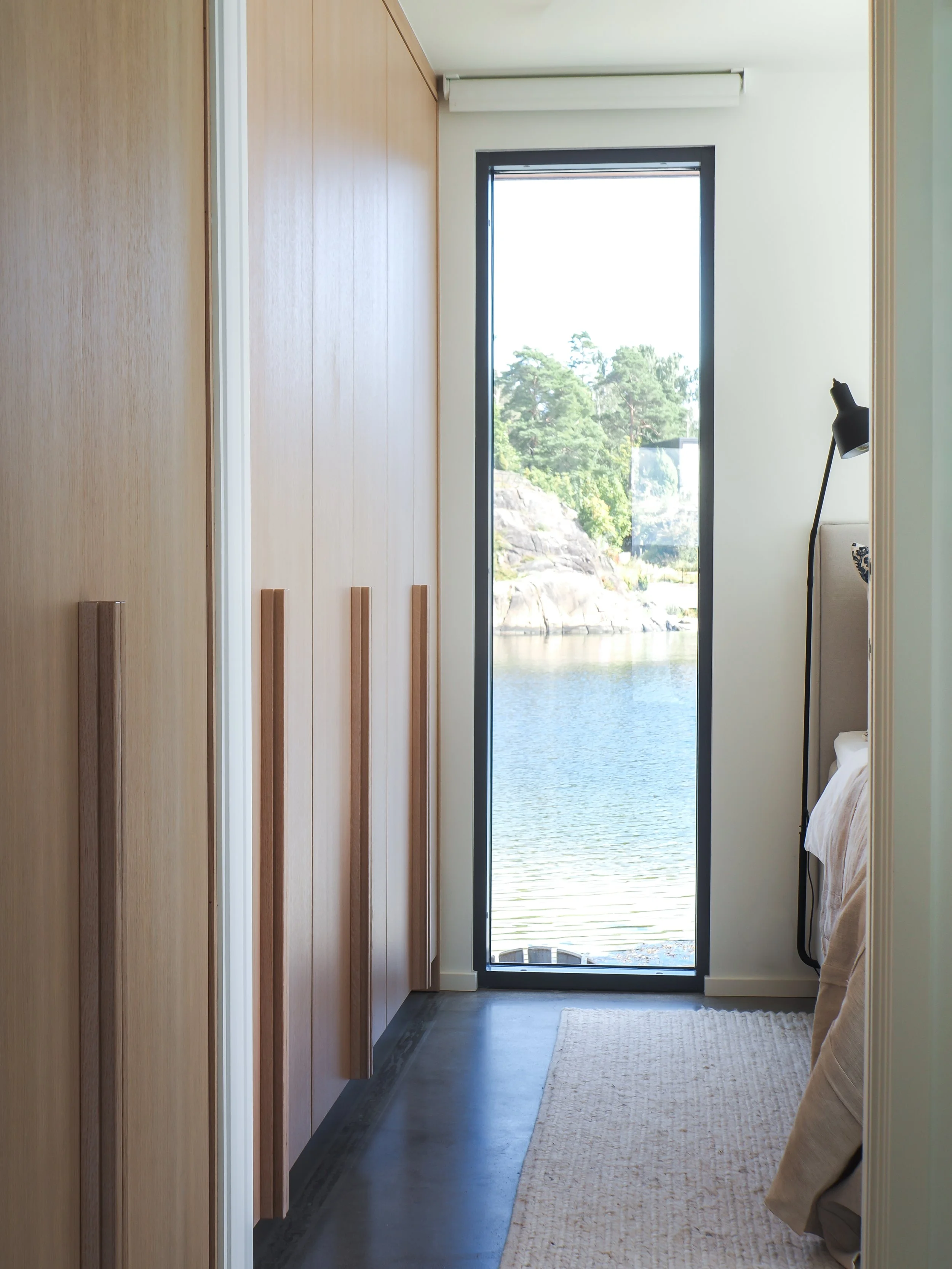 EKSKLUSIVE GARDEROBE I HELTRE SKREDDERSYDD GARDEROBE