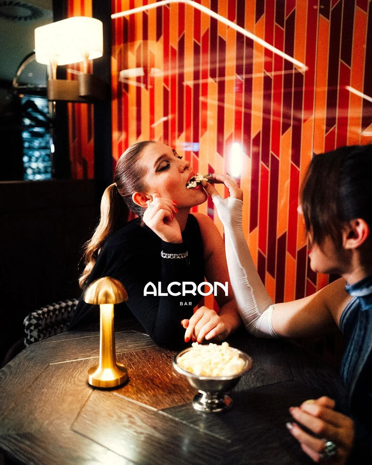 ALCRON ft. @kristyna_val &amp; @zhannabls 🍿
P&aacute;r obr&aacute;zků pro holky v @alcronbarprague 🍹

@lukasmachacek 
@swarovski 
@monmysterious 
@lu.trend 
@denisadovala