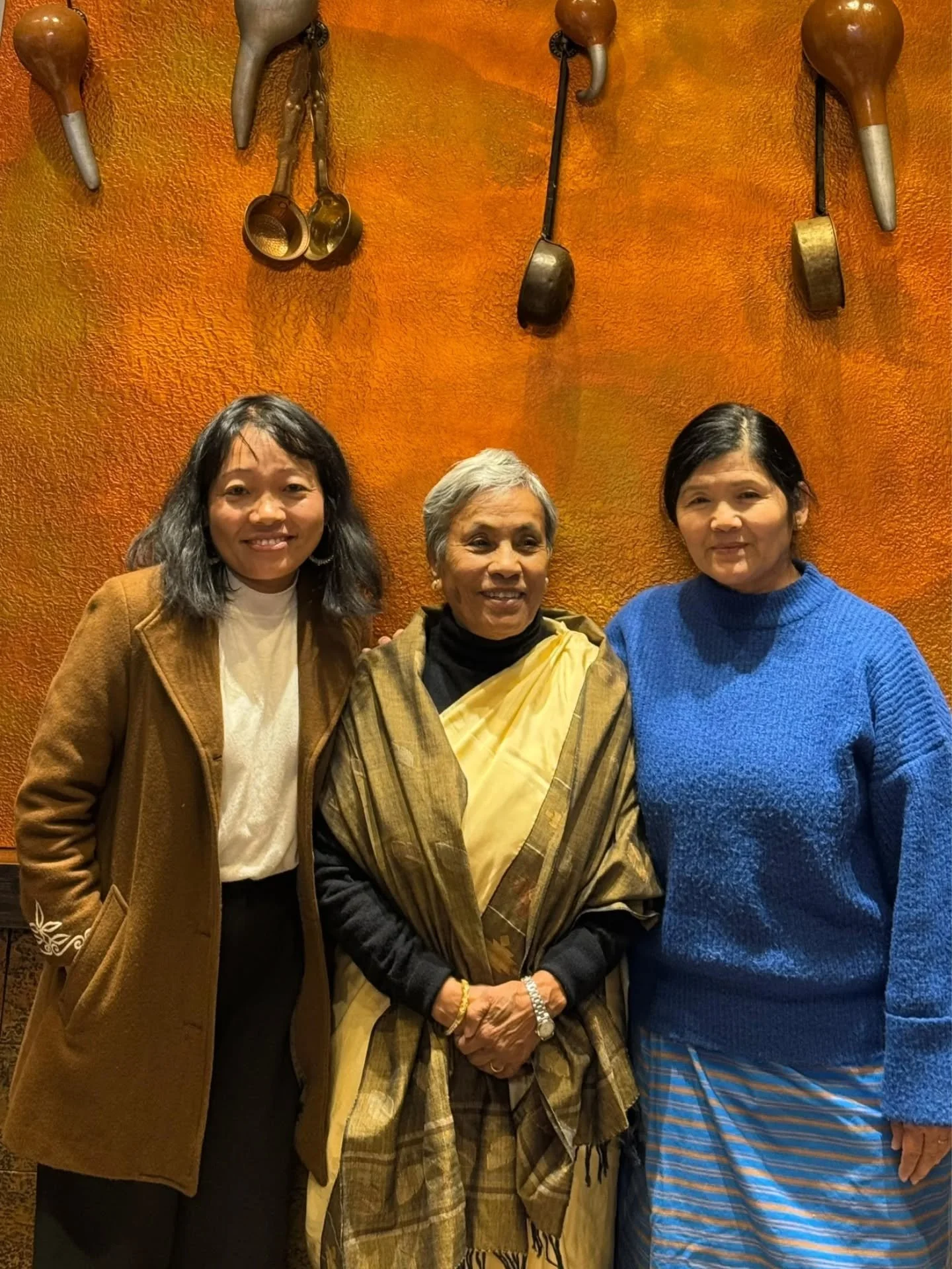 ATW80Fabrics sparked a powerful creative regional collaboration as Shyam and Maya Shrestha of @nepalknotcraftcentre (Nepal) led a knowledge transfer on bioregional grasses and natural fiber craft with the artisans of @greenweavingcenter (Bhutan).

Fr