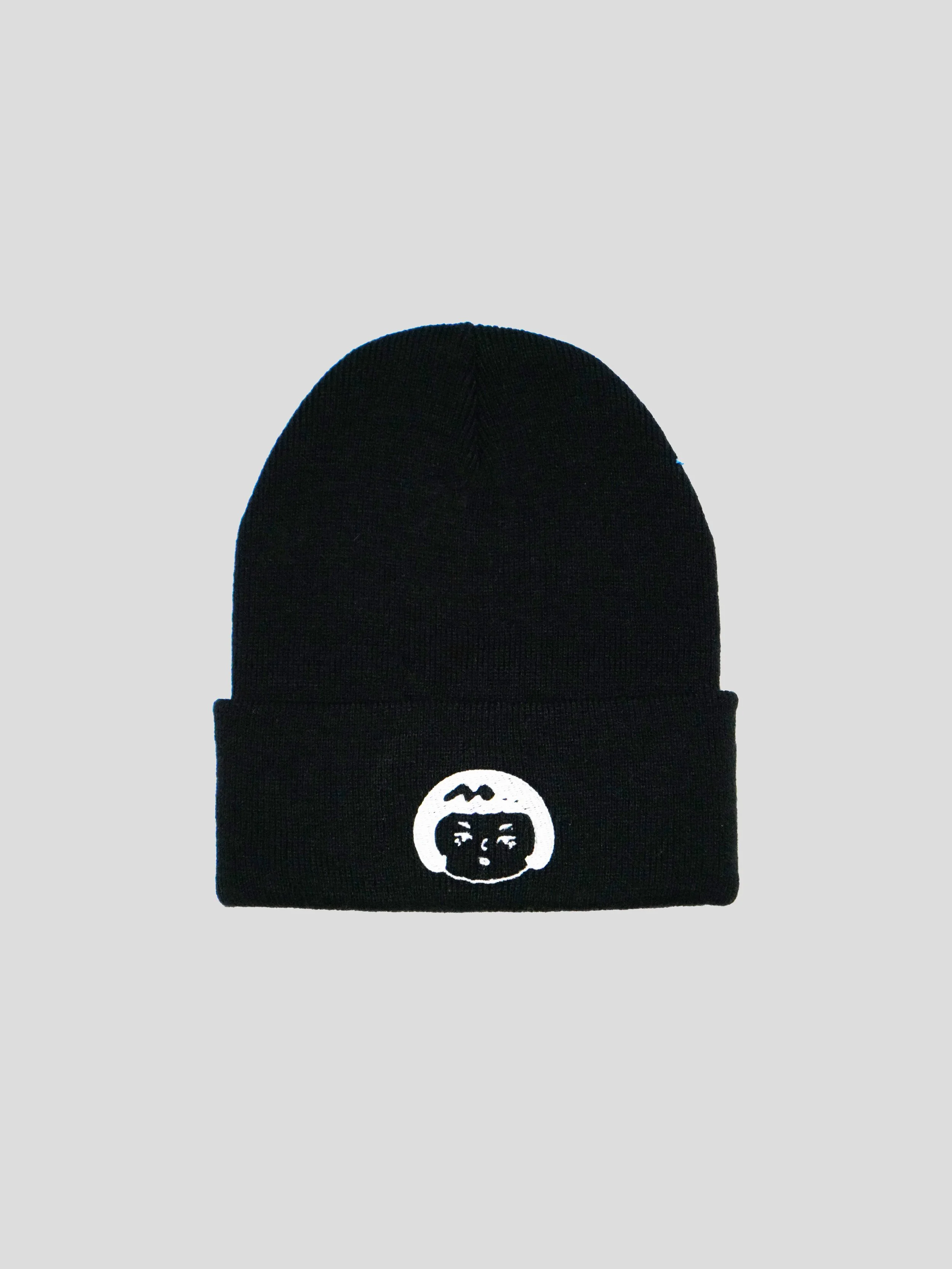 momo_black_beanie.jpg
