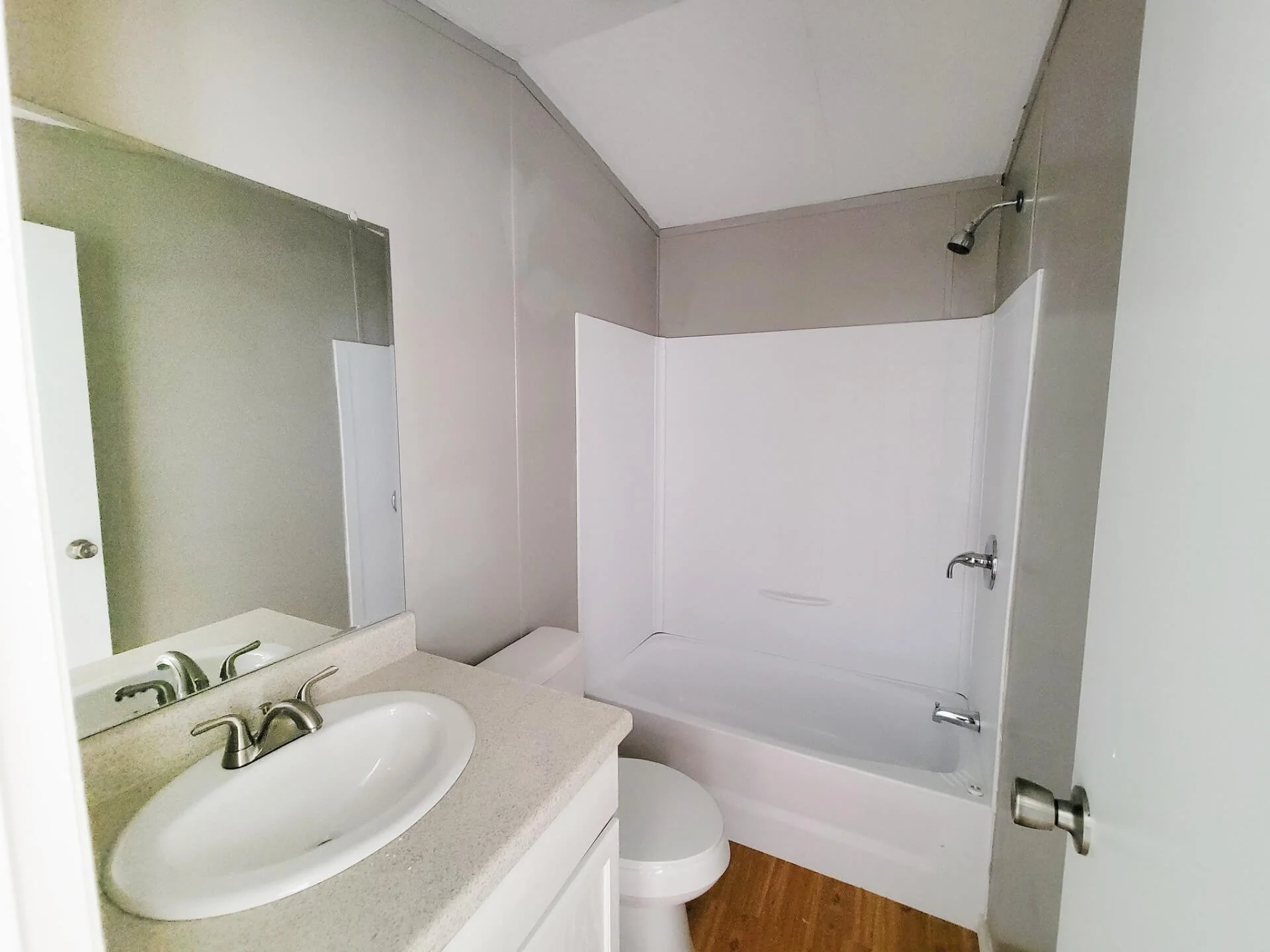 Bathroom 1-min.jpeg
