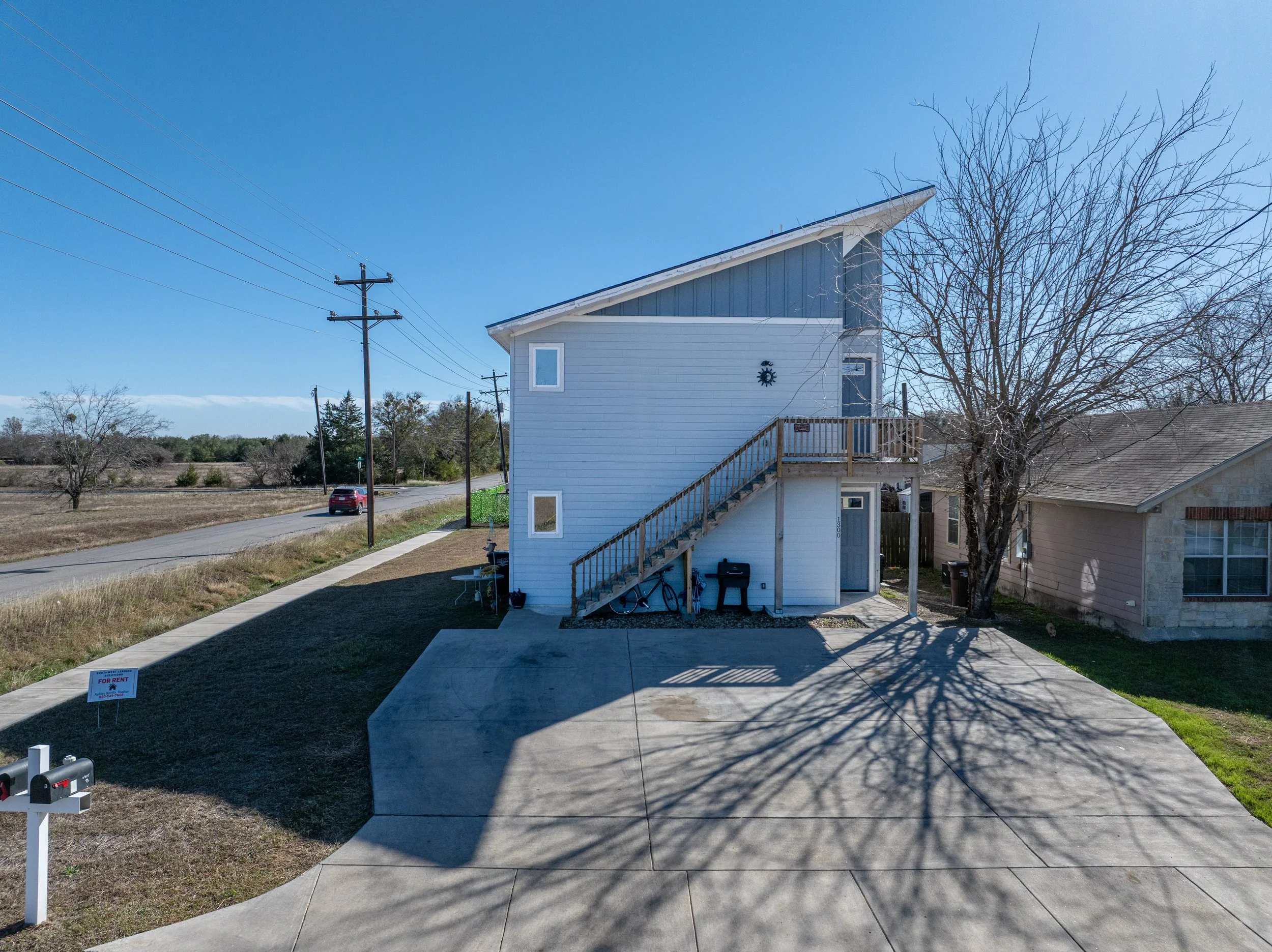 1300 Hauseman Dr Lockhart (1).jpg