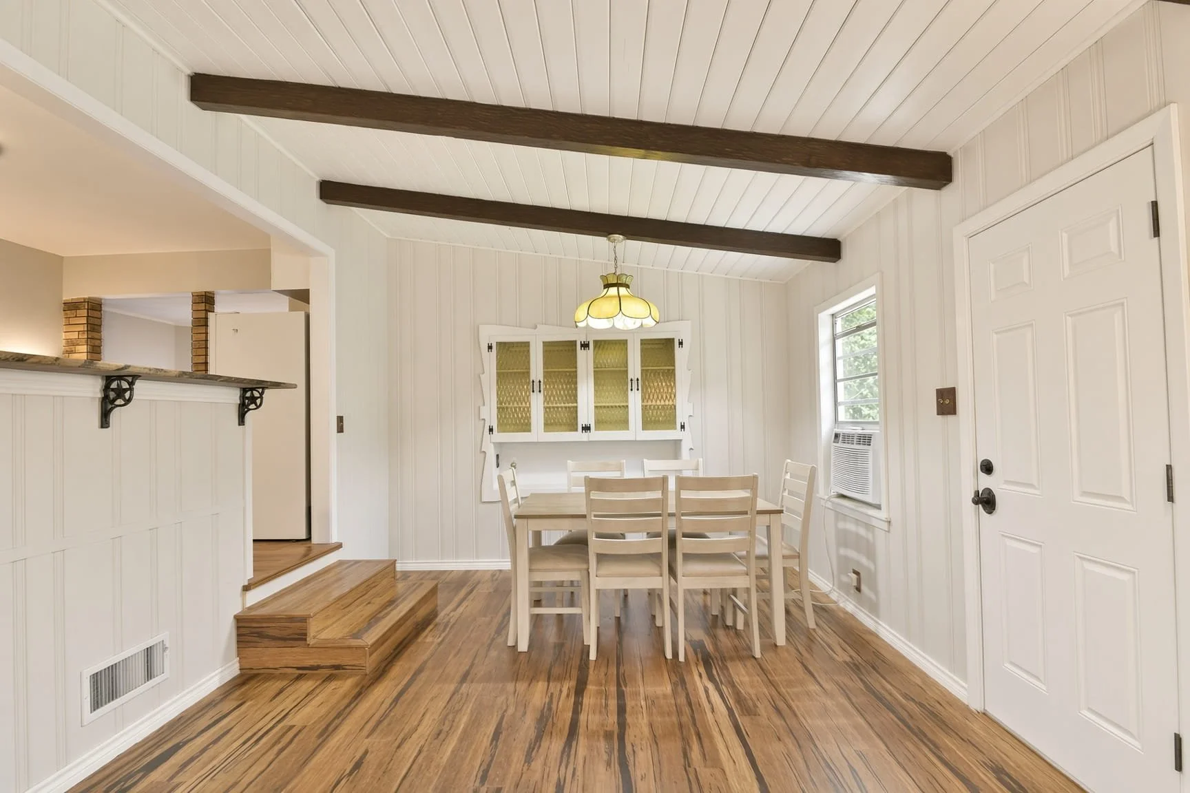 29_Interior.jpg