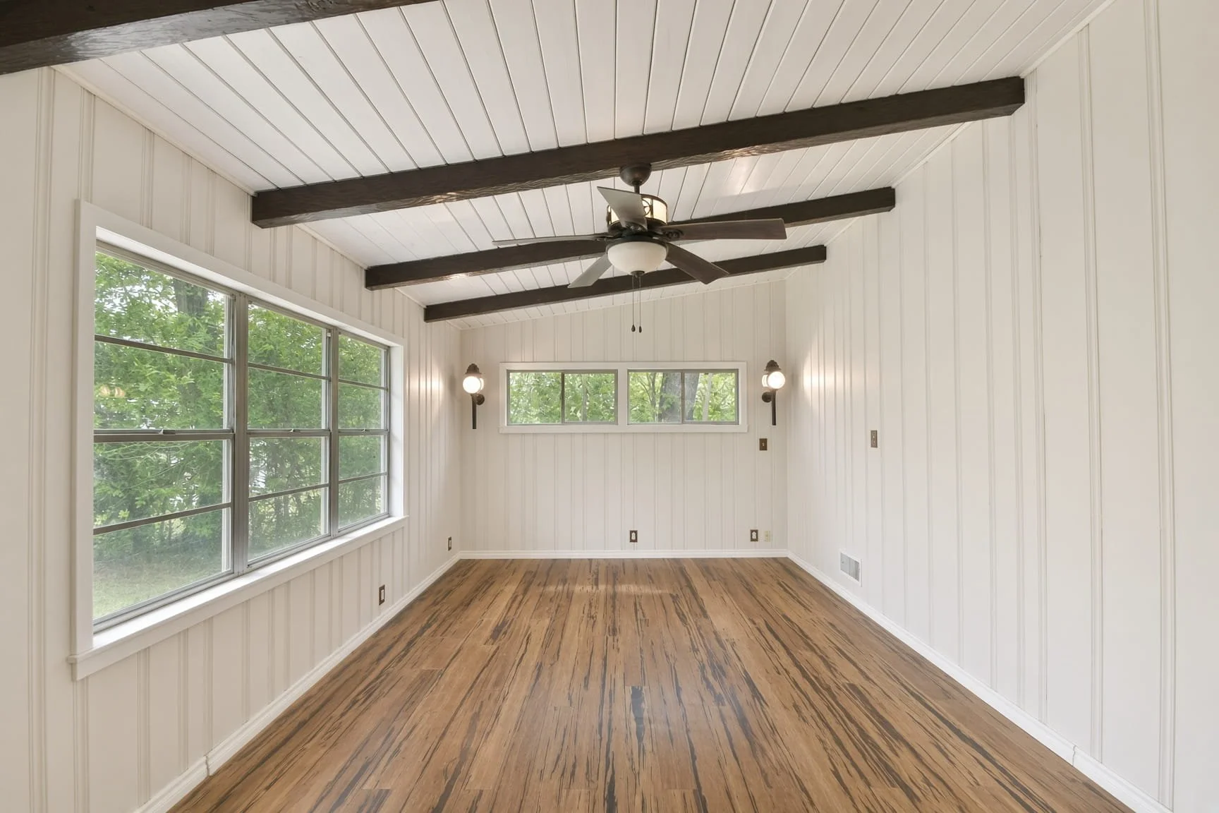 32_Interior.jpg