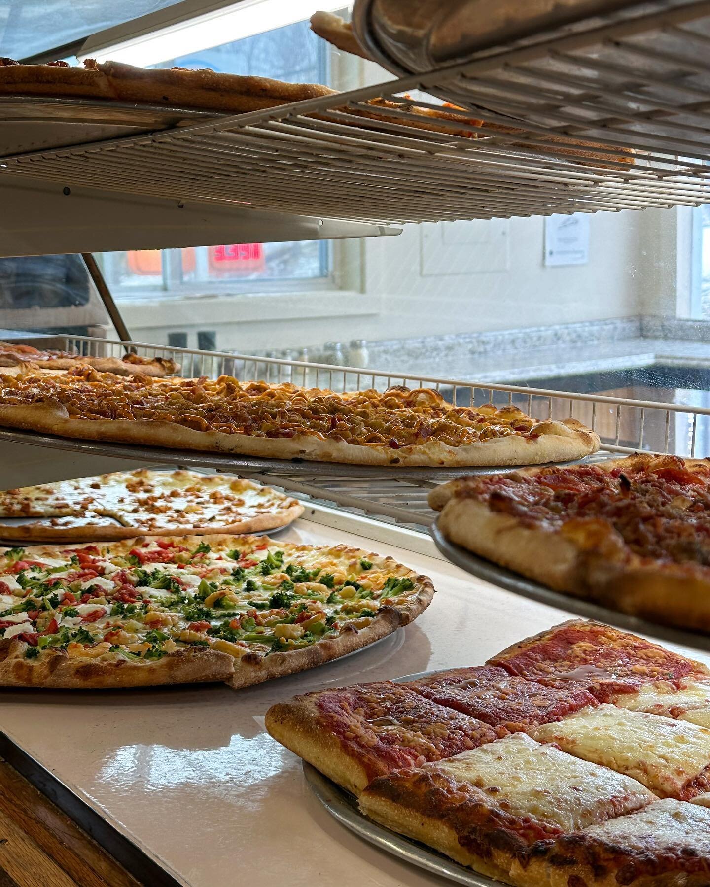 Who is coming in for fresh slices? 🍕We open at 11 AM, come in and grab a quick lunch 🙋🏽&zwj;♂️😋

#hometownpizza #pizzalover #cteats #ctfoodie