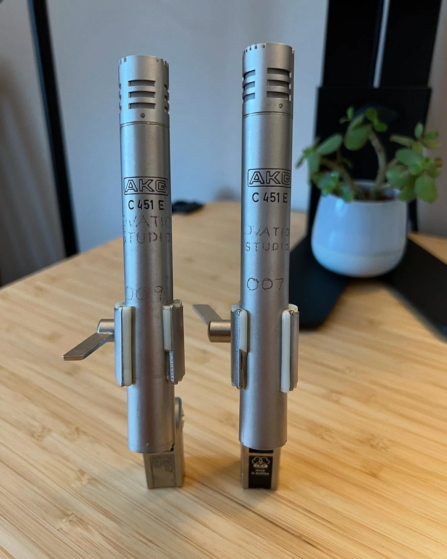Added a couple vintage AKG C451E&rsquo;s to the collection. They are celebrating their 55th birthday this year. 
&bull;
&bull;
&bull;
&bull;
&bull;
&bull;
&bull;
#vintage #vintagemicrophone #akg #akgmicrophones #gear #vintagegear