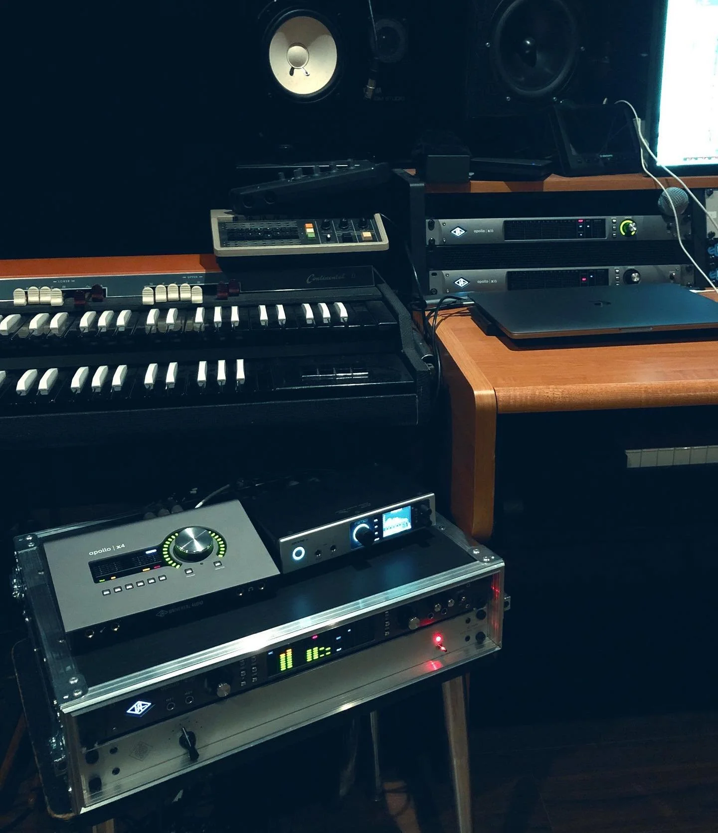 Apollo party here at @theclinicrecordingstudios 
@uaudio
