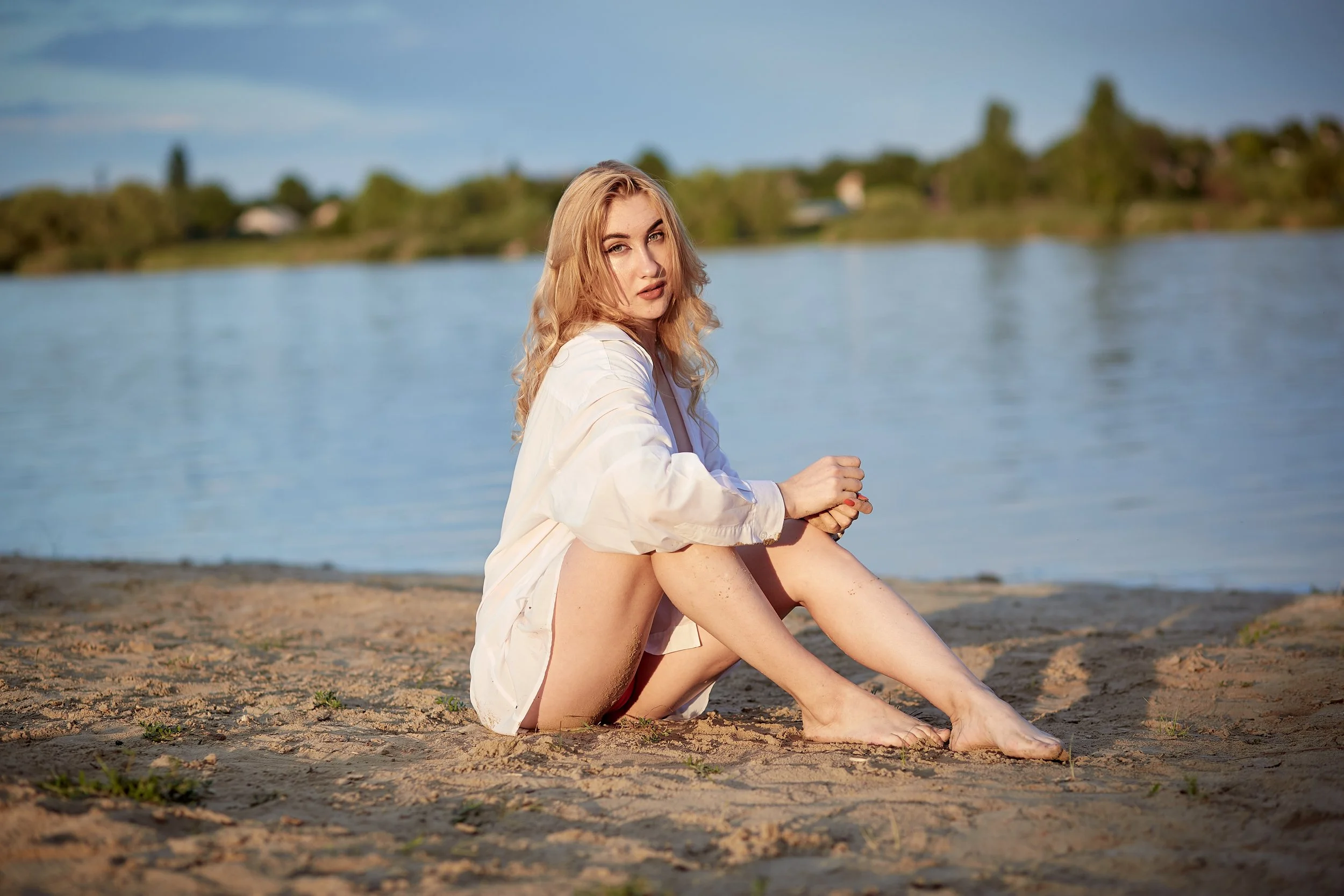 beautiful-young-woman-on-the-beach-near-river-rel-2022-03-18-13-34-11-utc.jpeg