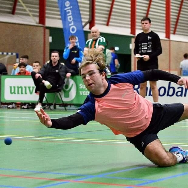 Some outrageous photos from @bootsmahenk !
More on his Facebook and the @knkb.kaatsbond Facebook page! Incredible action over the weekend with little to no respect for your bodies. That's what we like to see 😁
#1wall4all #1wallhandball #wallball