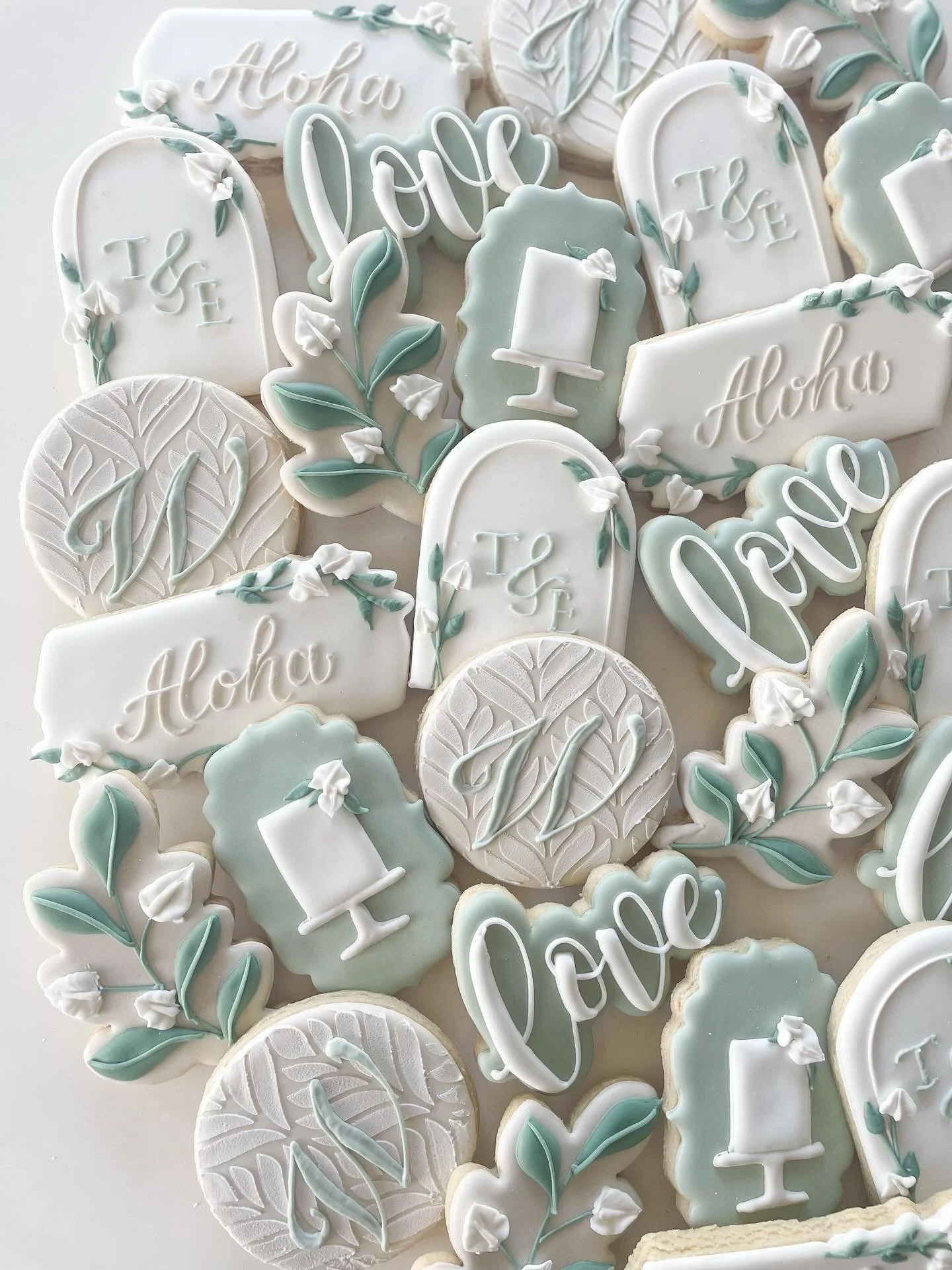 Wishing Taylor &amp; Erik a lifetime of Aloha together! 🤍
.
.
.
#hawaiicookies #weddingcookies #anthuriumcookies #hawaiiwedding #oahulife #weddingfavors