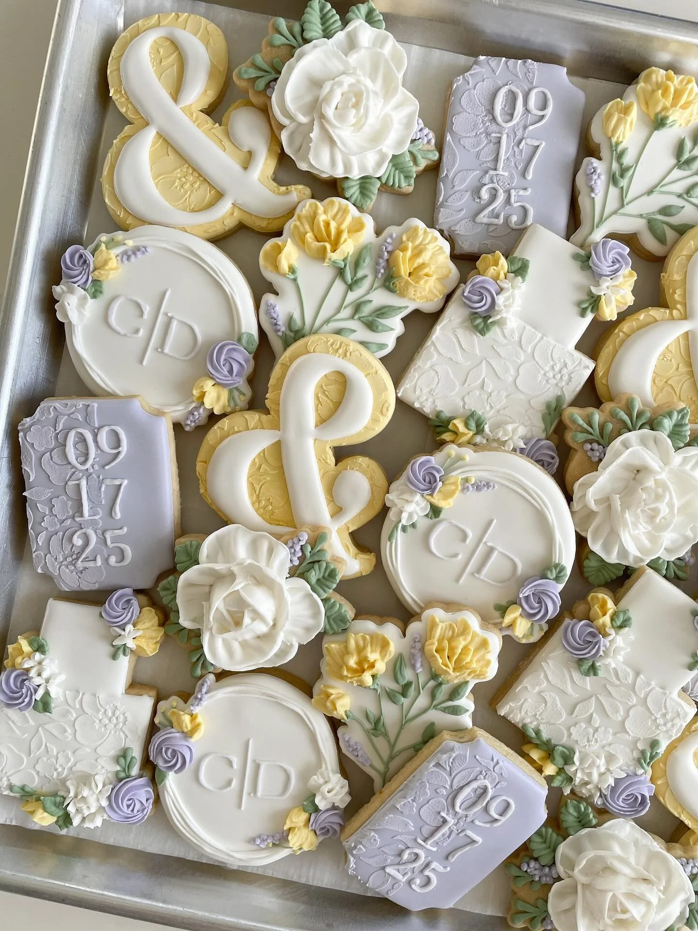 Wishing Chandler &amp; Dakota a beautiful wedding day! 🤍
.
.
.
#weddingcookies #hawaiiwedding #cookiefavors #sugarcookies #floralcookies