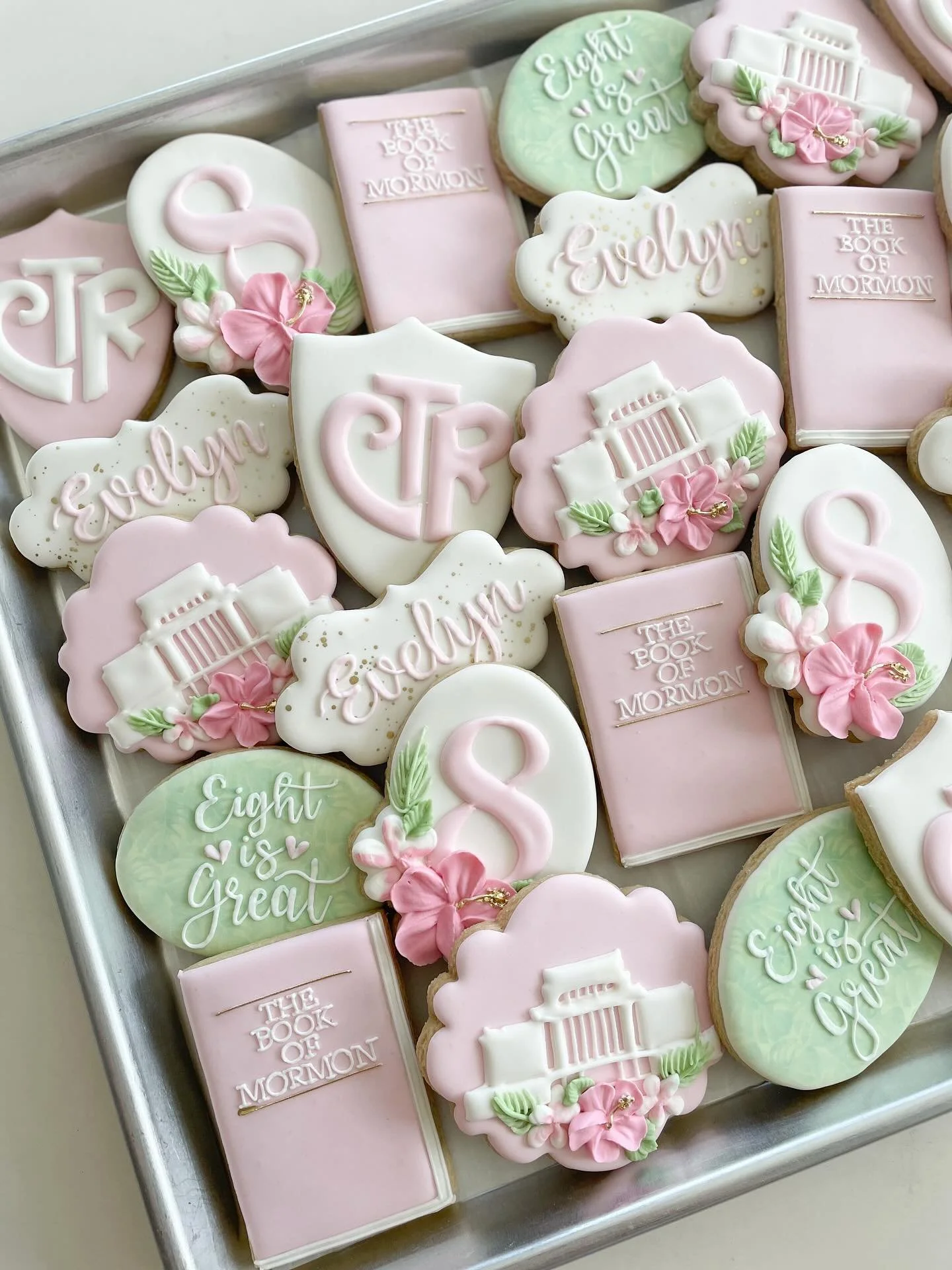 God bless Evelyn on her baptism day! 🤍
.
.
.
#baptismcookies #hawaiicookies #ctrcookies