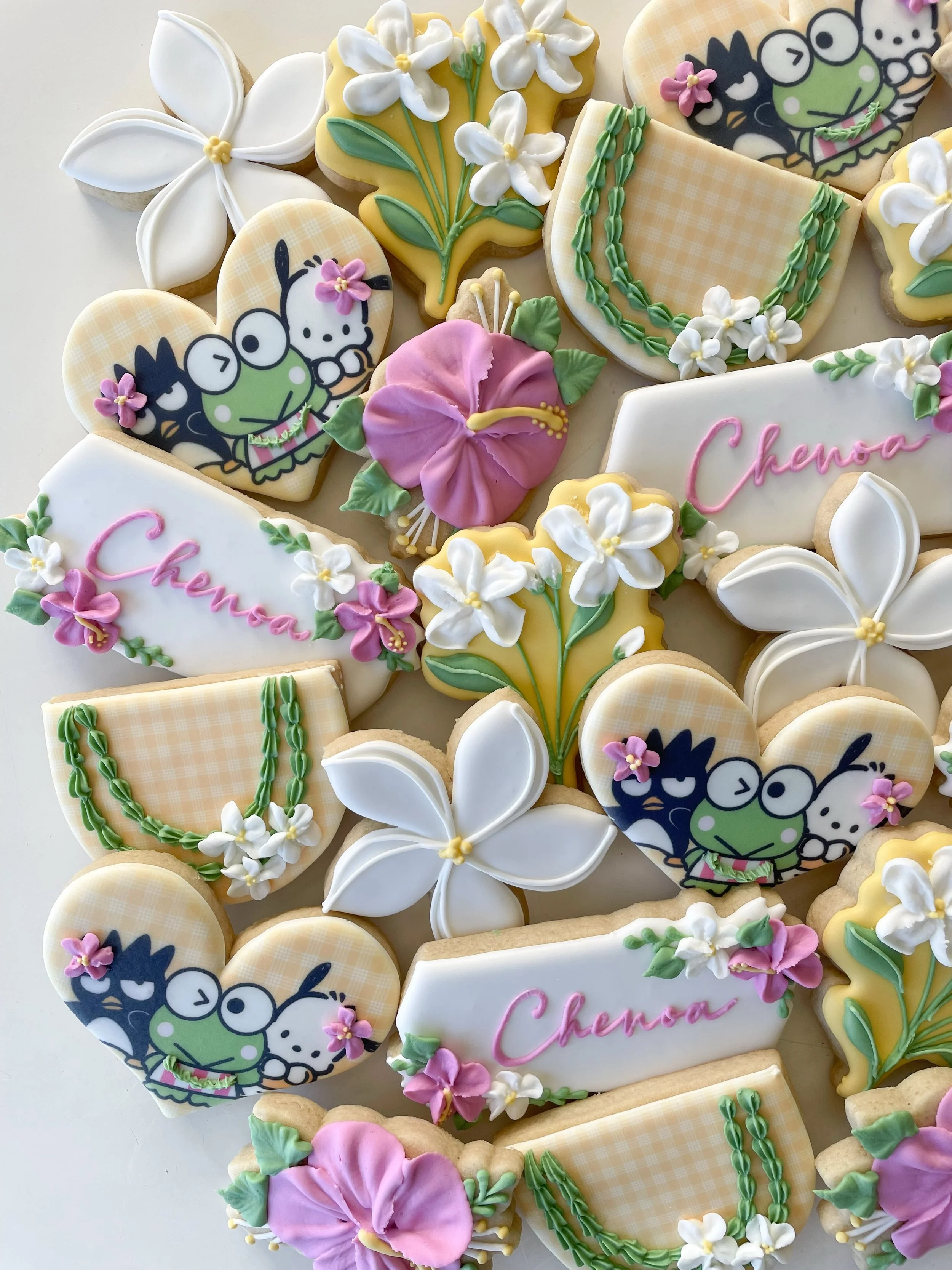 Throwing Chenoa&rsquo;s favorite Sanrio characters into this order ended up being a the cutest idea🩷💛🤍
.
.
.
#floralcookies #hawaiicookies #leicookies #sanriocookies #oahucookies