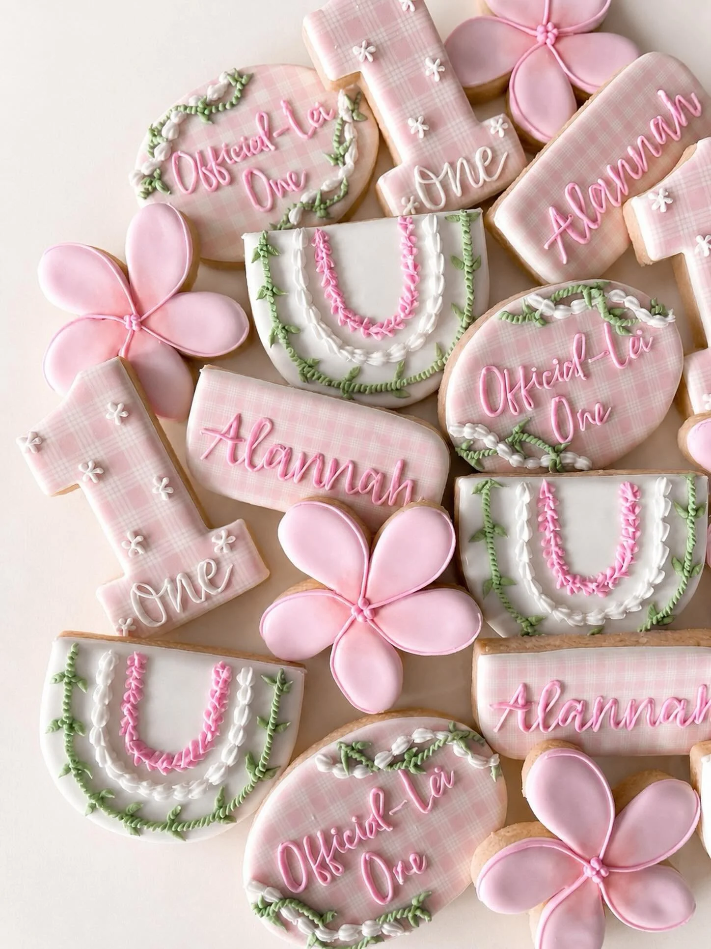 🌸 Alanna&rsquo;s is Official-lei One! 🌸
.
.
.firstbirthdaycookies #leicookies #hawaiicookies #birthday ookies #hawaiifirstbirthday