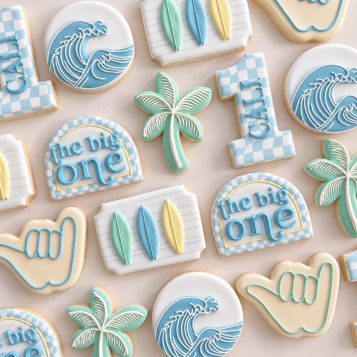 Cali is The Big One! ☝️ 🏄&zwj;♂️ 🌊 🤙
.
.
.
#surfcookies #birthdaycookies #thebigonecookies #beachcookies #hawaiibirthday