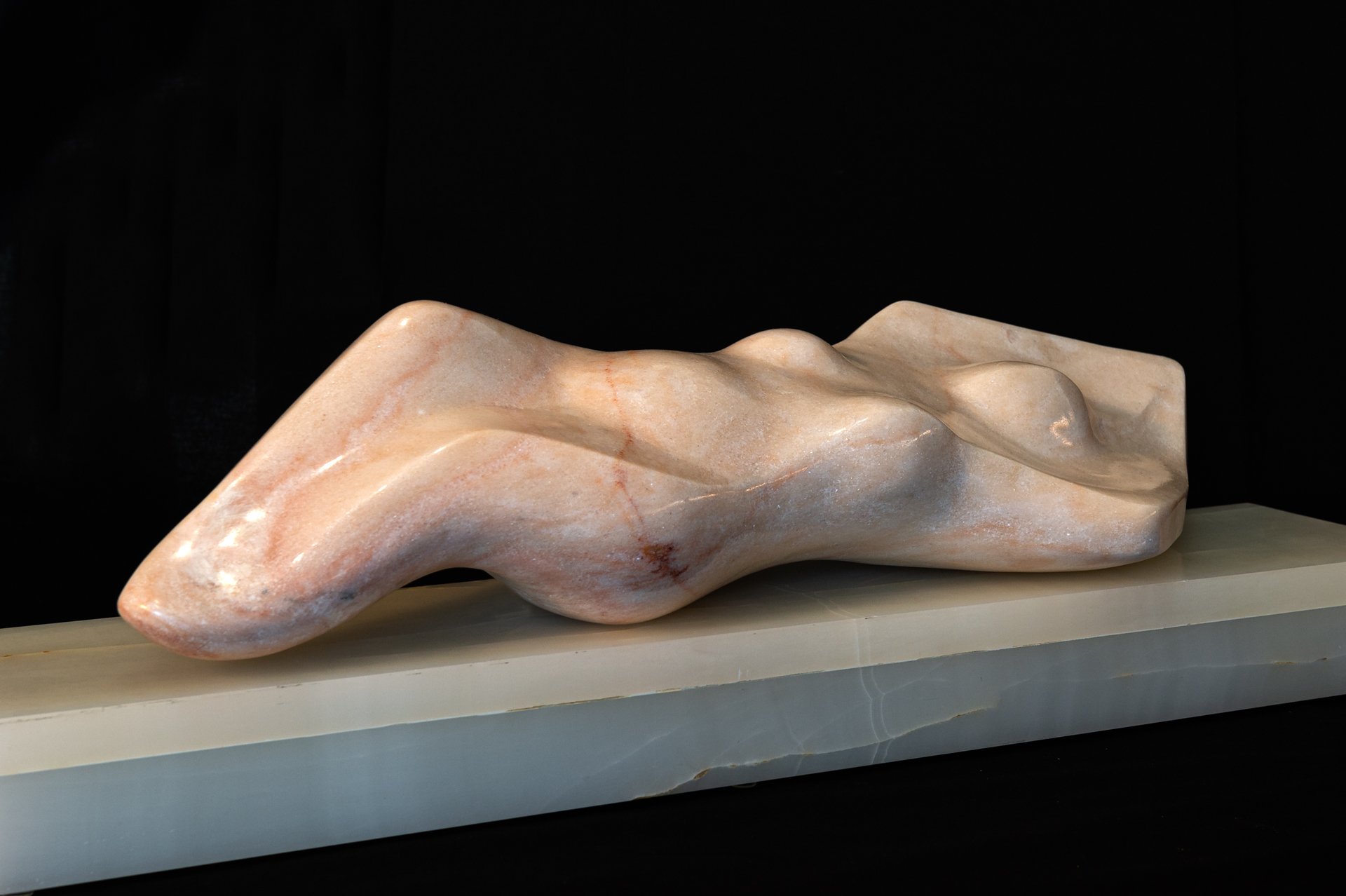 Venere Distesa - Marmo Rosa del Portogallo