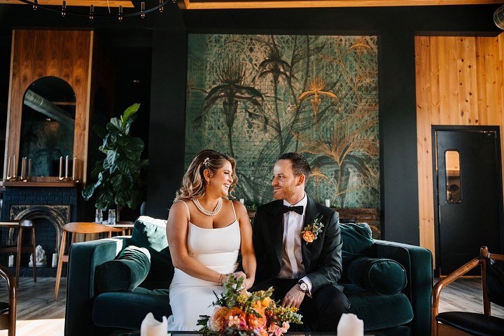 Pre-wedding cocktails? I'll drink to that. 
⠀⠀⠀⠀⠀⠀⠀⠀⠀
We knew it was important for Hannah and Jesse to share a few minutes together before their ceremony, so we planned their first look around a quick drink at @lark_pa. It was the perfect way to kick