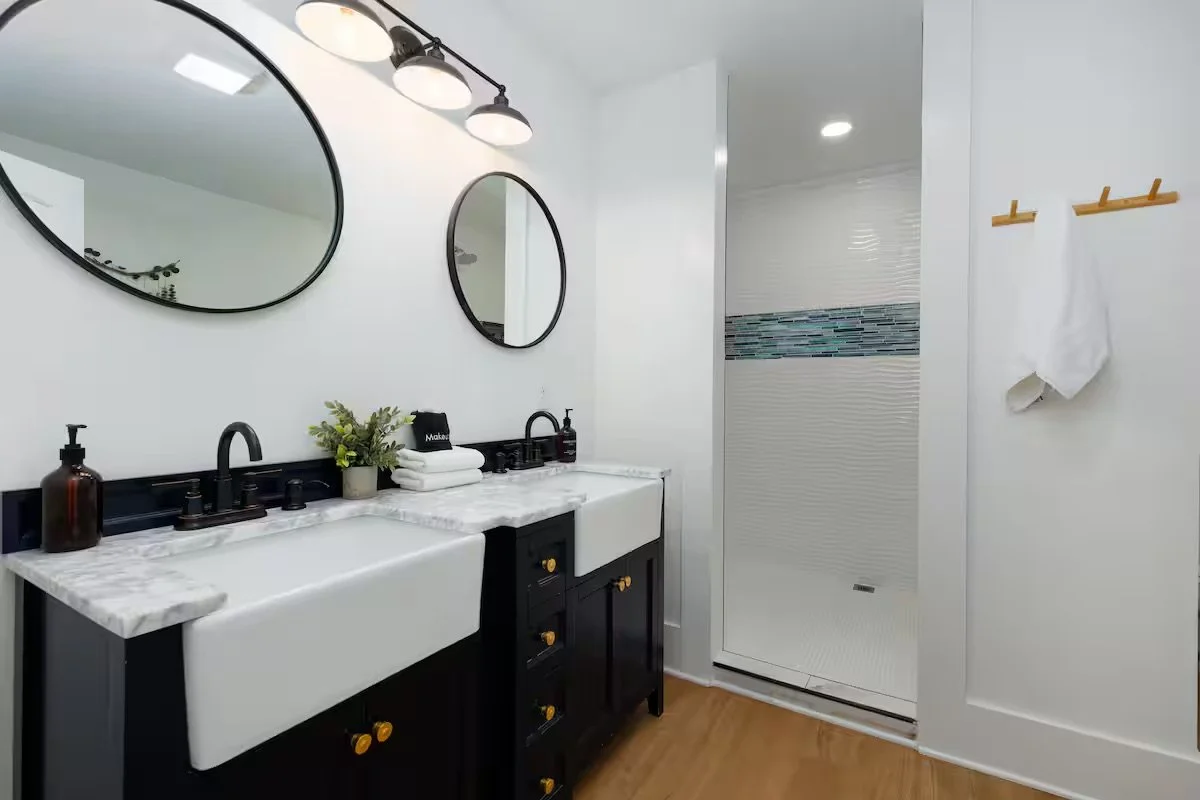 bathroom2.jpeg