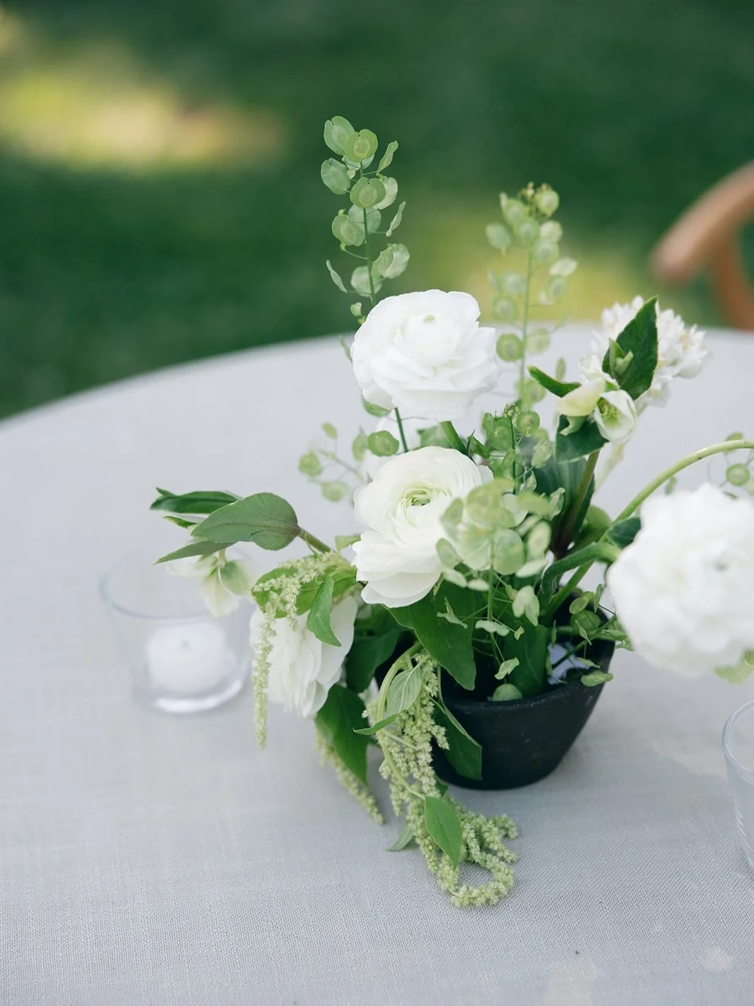 Nothing like remembering blooms with beautiful imagery 🥲 a perfect mid-spring day captured under the redwoods 🌲☀️

Photo by @meghanbaskin 
Planning/design by @jacindaweddingsandevents 
Magic venue @dawnranch