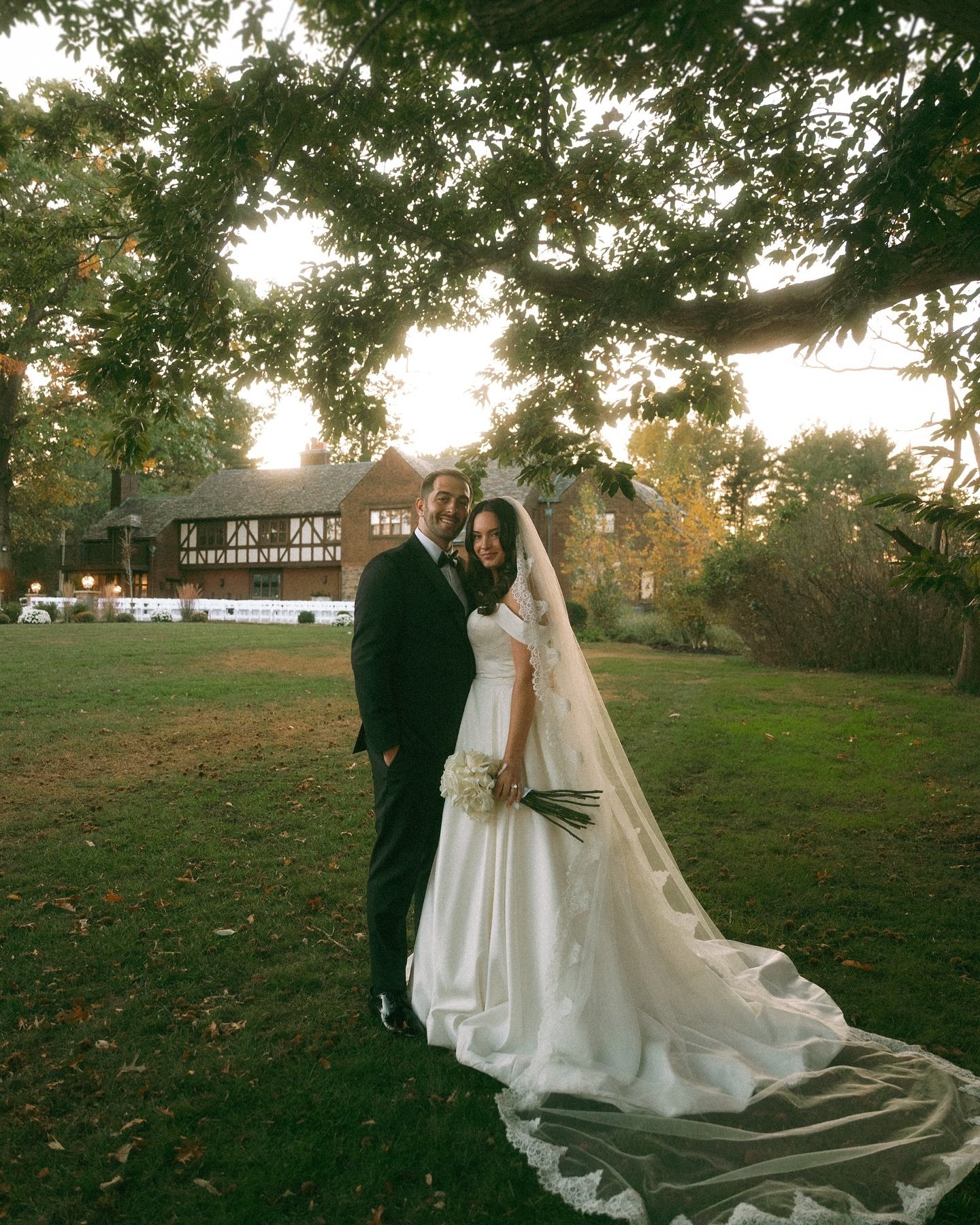 The Buddenberg!! 🍾

Dreamy, Nostalgic and downright beautiful. It was an absolute honor capturing the love between Kayla &amp; Mike - these two are the real deal and I couldn&rsquo;t be more obsessed with them. Thank you both for showing me so much 