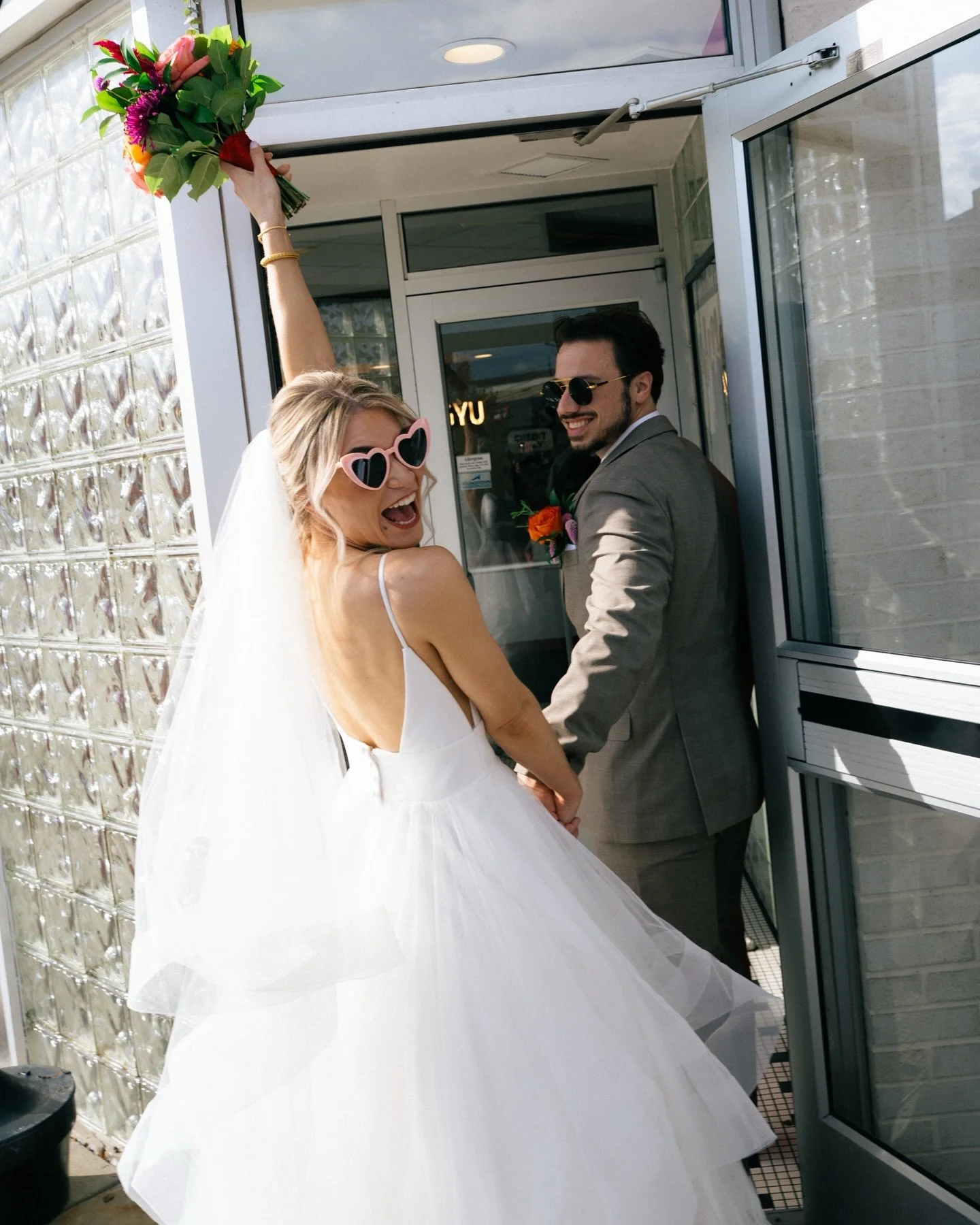 SNEAK PEEK TIME YALL!! A little bit of neon-soaked 80&rsquo;s Hong Kong energy, a whole lot of milkshakes, fruit-aisle glamour, and lovers who turned errands into a rom-com. Abbey + Joe, you were pure electric chaos in the best way possible. 🥂✨

Ven