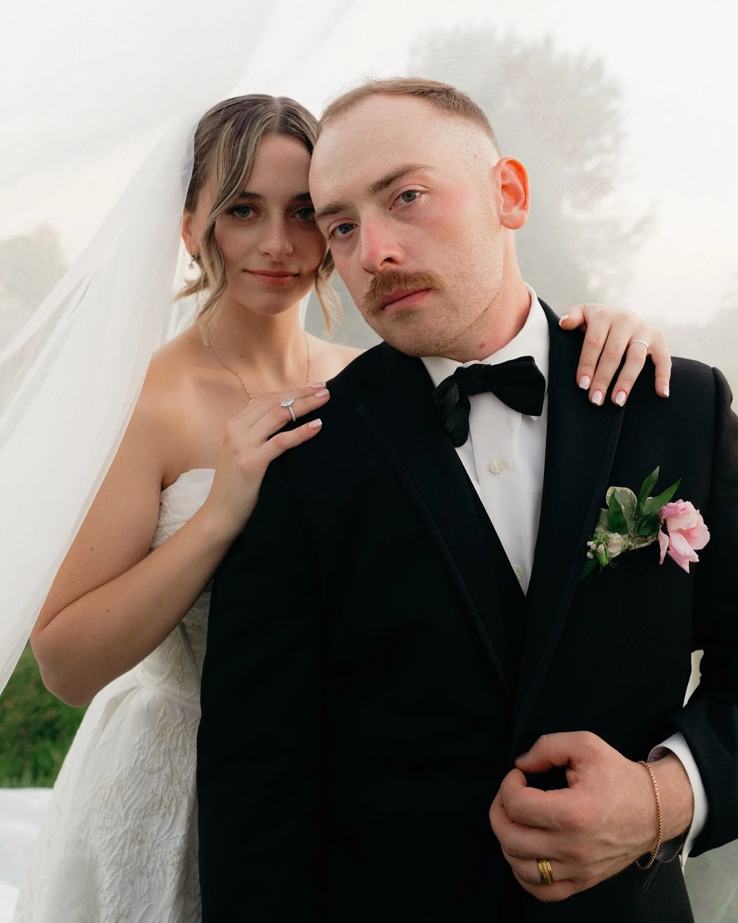 A little peek into Thom + Emily&rsquo;s  beautiful wedding day 🤍

As a wedding photographer himself, Thom knew exactly how to create a day surrounded by love, intention, and the best people to bring their vision to life. From start to finish, every 